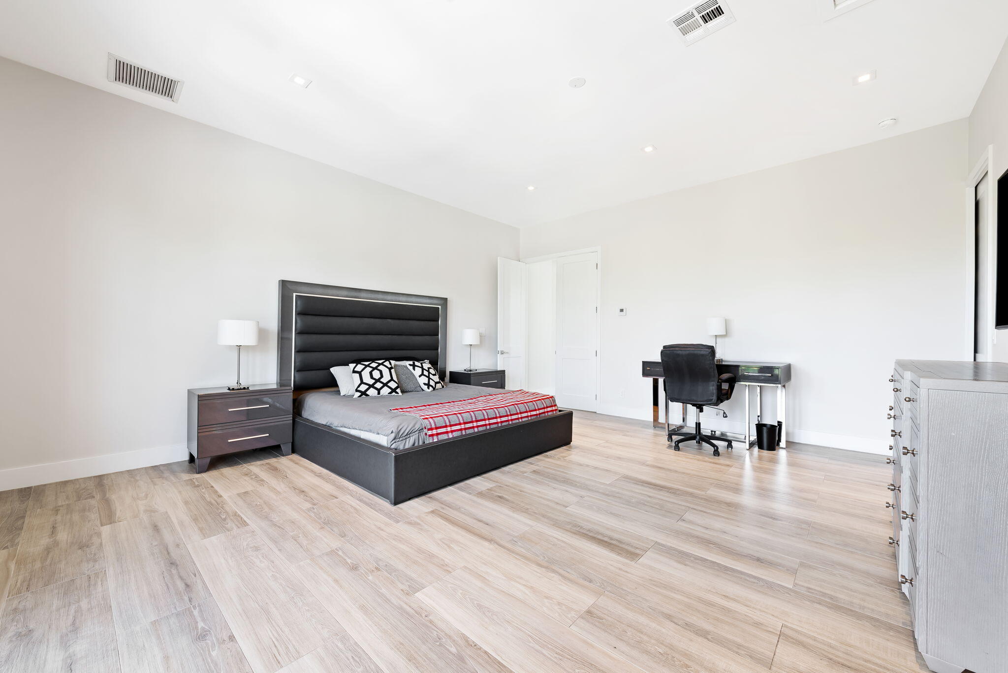 1100 SE 5th Court