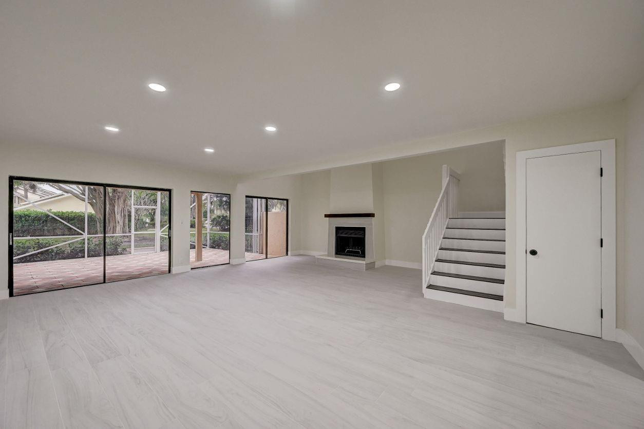 5646 Santiago Cir