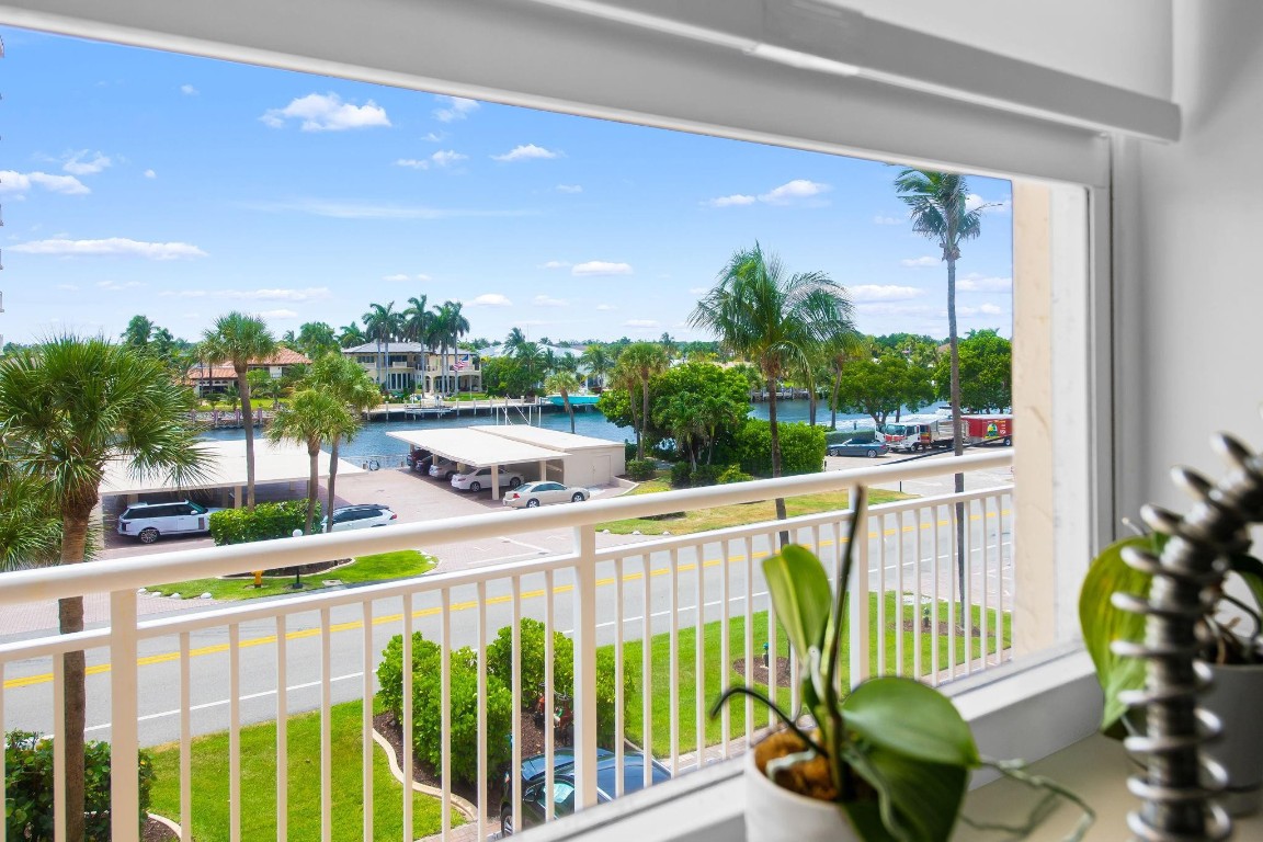 1051 Hillsboro Mile 308E