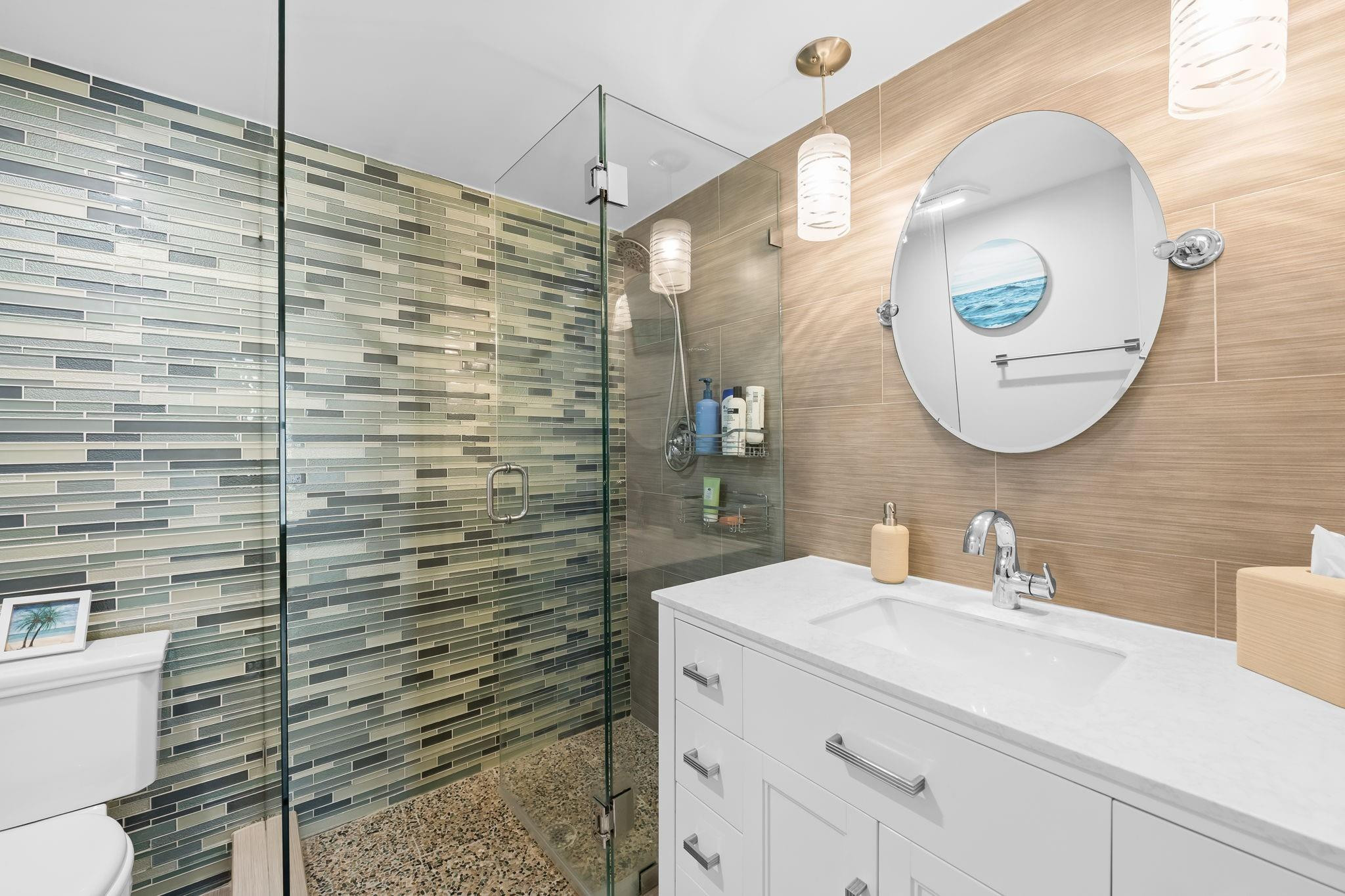 1051 Hillsboro Mile 308E
