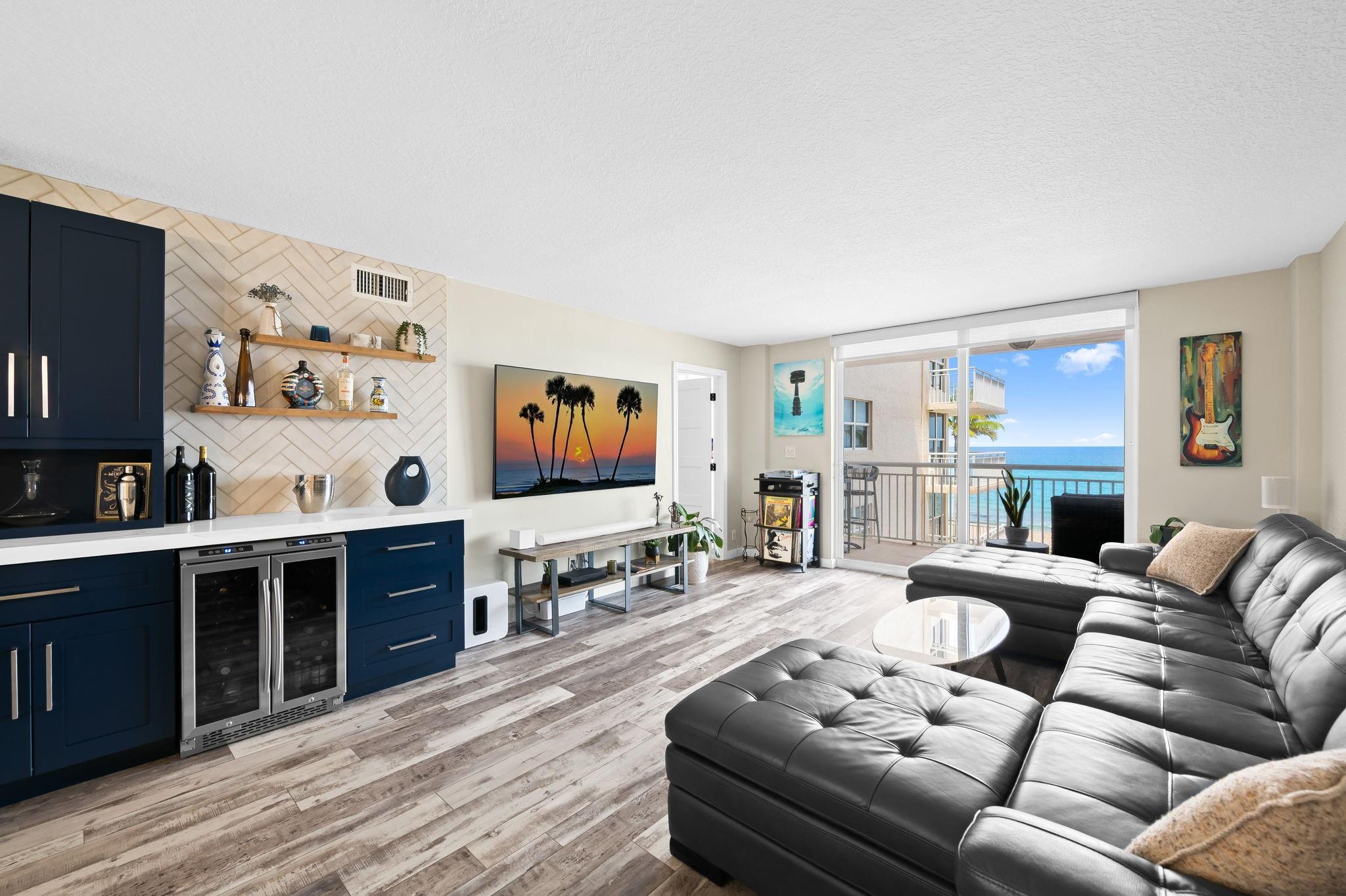 1051 Hillsboro Mile 308E