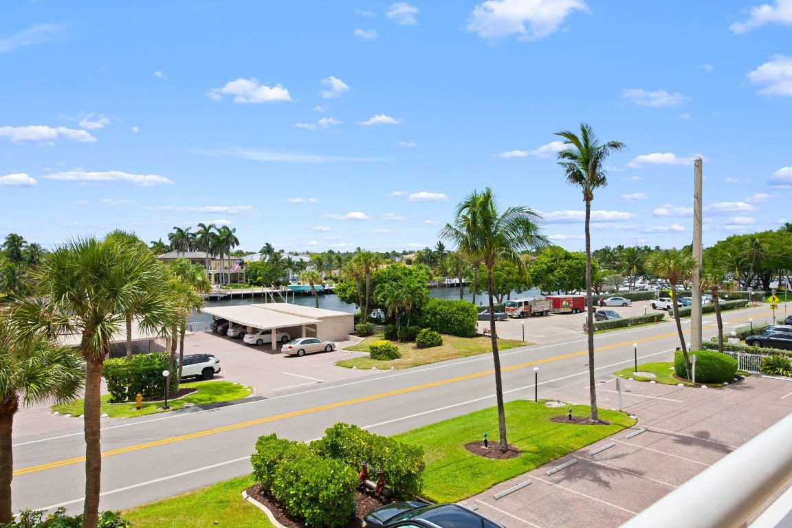 1051 Hillsboro Mile 308E