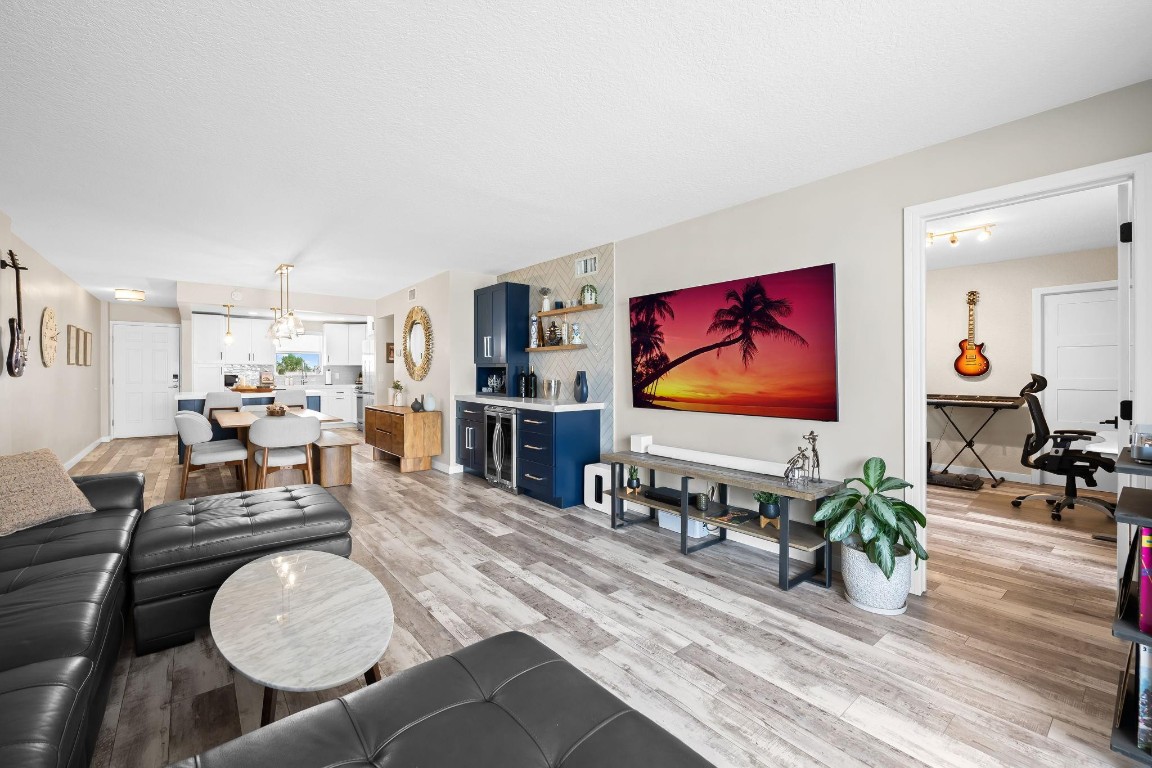 1051 Hillsboro Mile 308E