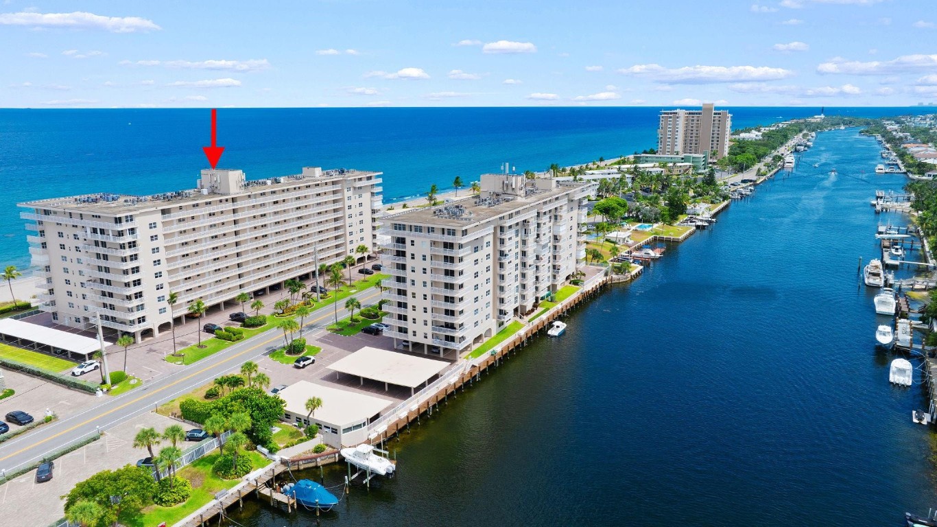 1051 Hillsboro Mile 308E