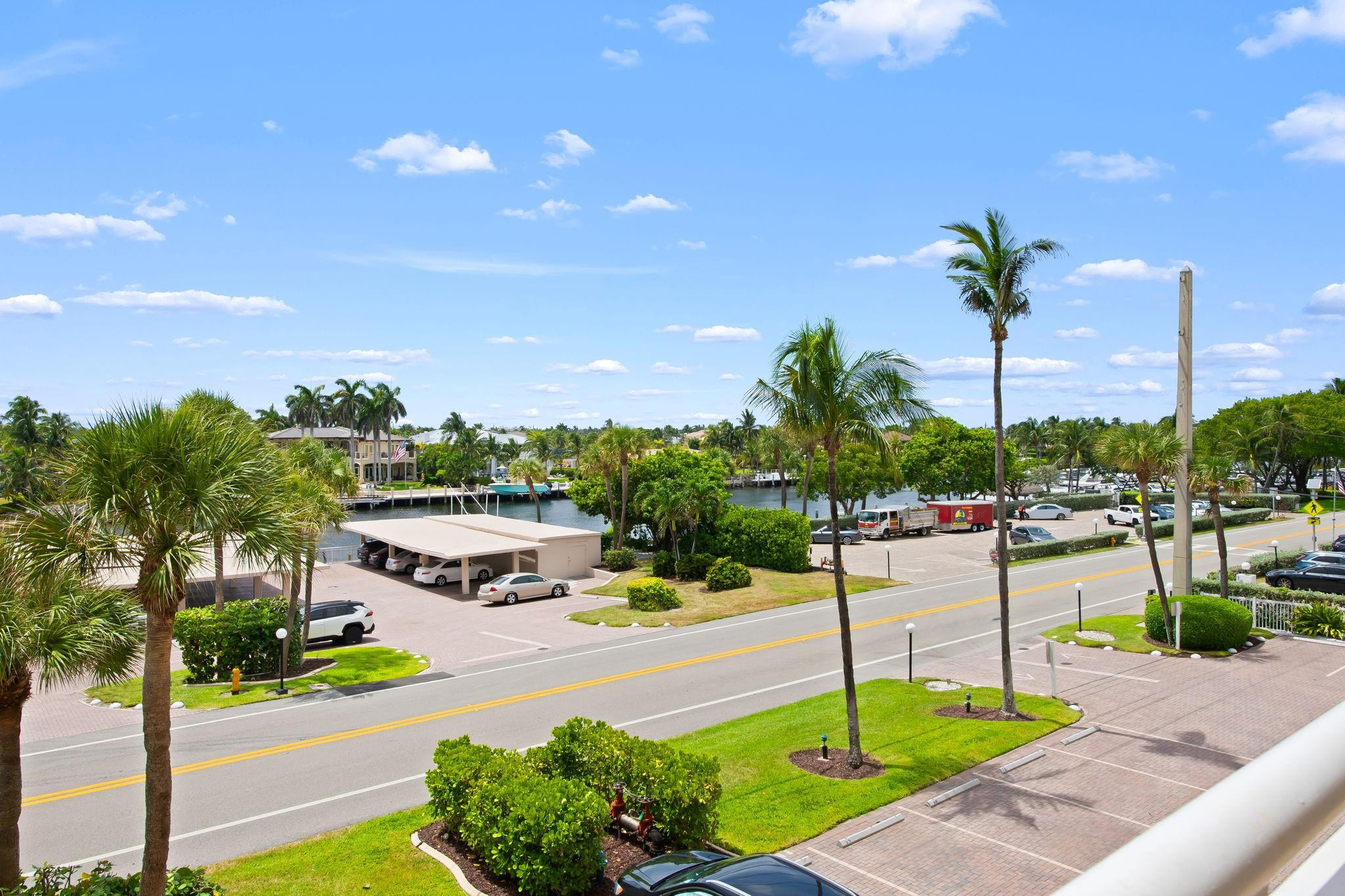 1051 Hillsboro Mile 308E