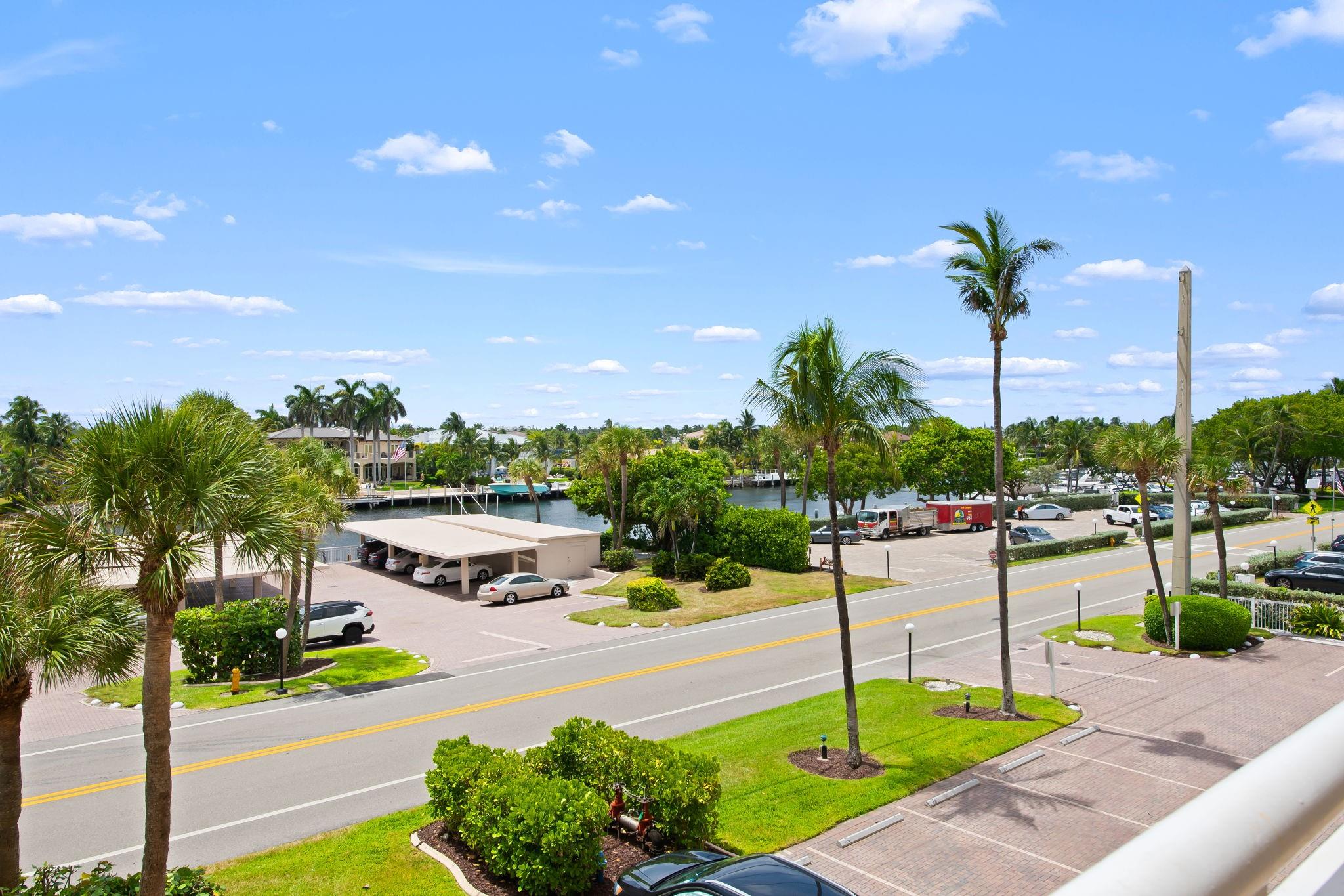 1051 Hillsboro Mile 308E