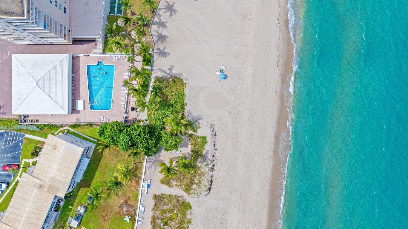 1051 Hillsboro Mile 308E