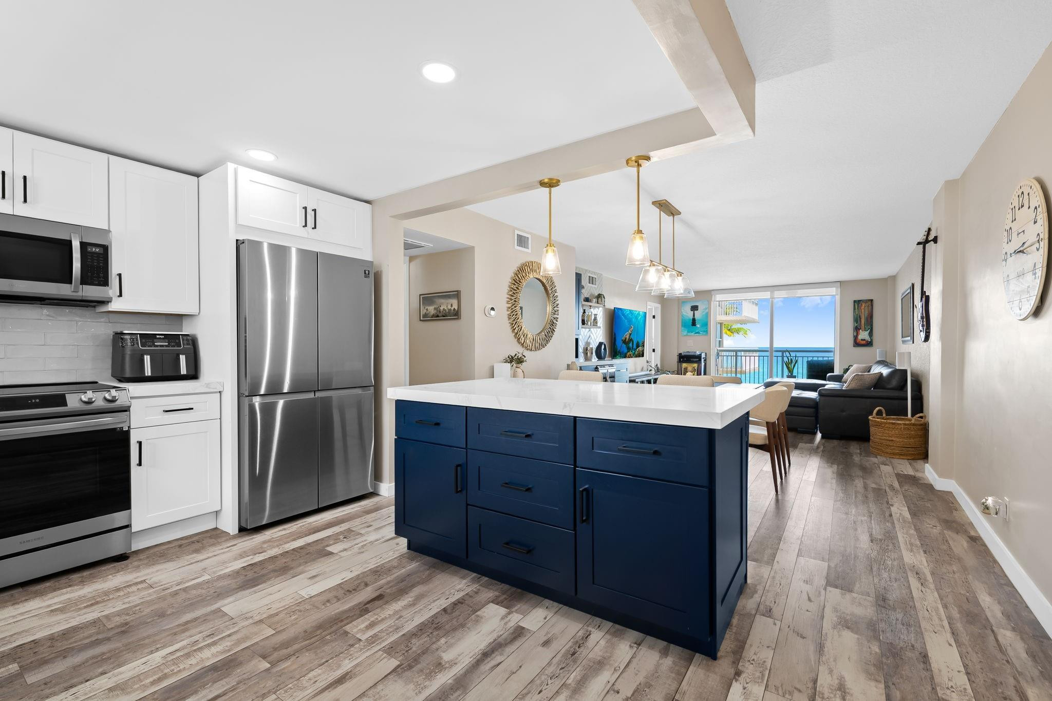 1051 Hillsboro Mile 308E