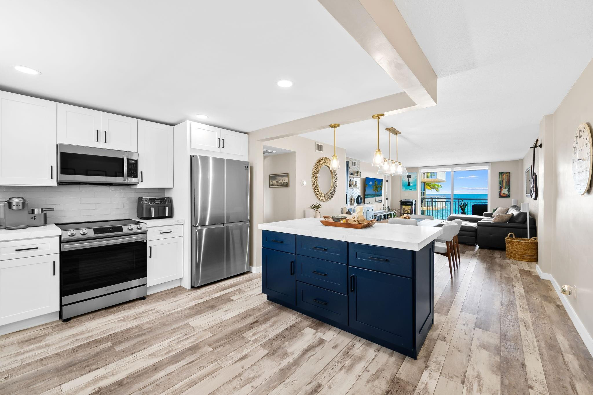 1051 Hillsboro Mile 308E