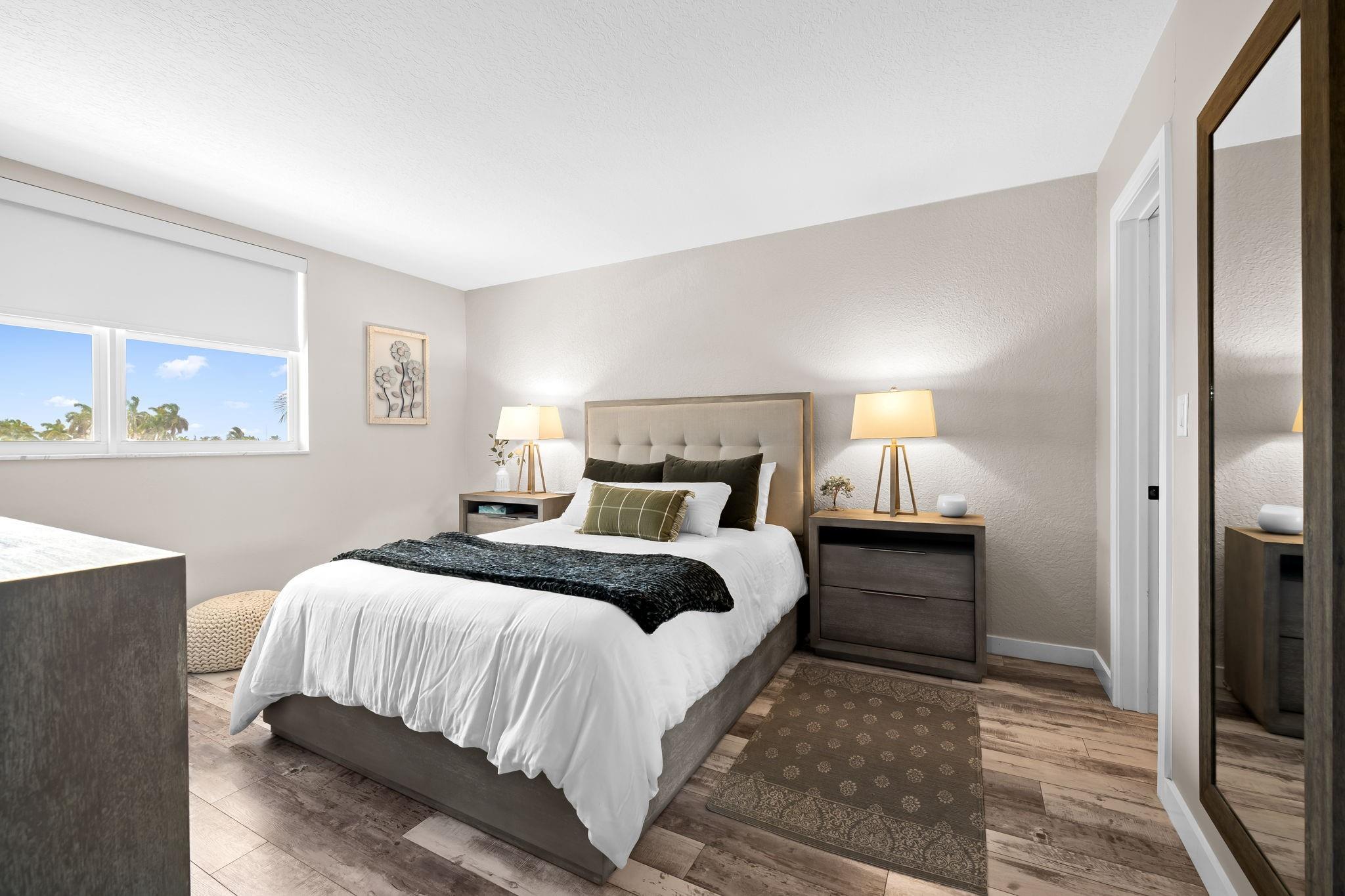 1051 Hillsboro Mile 308E