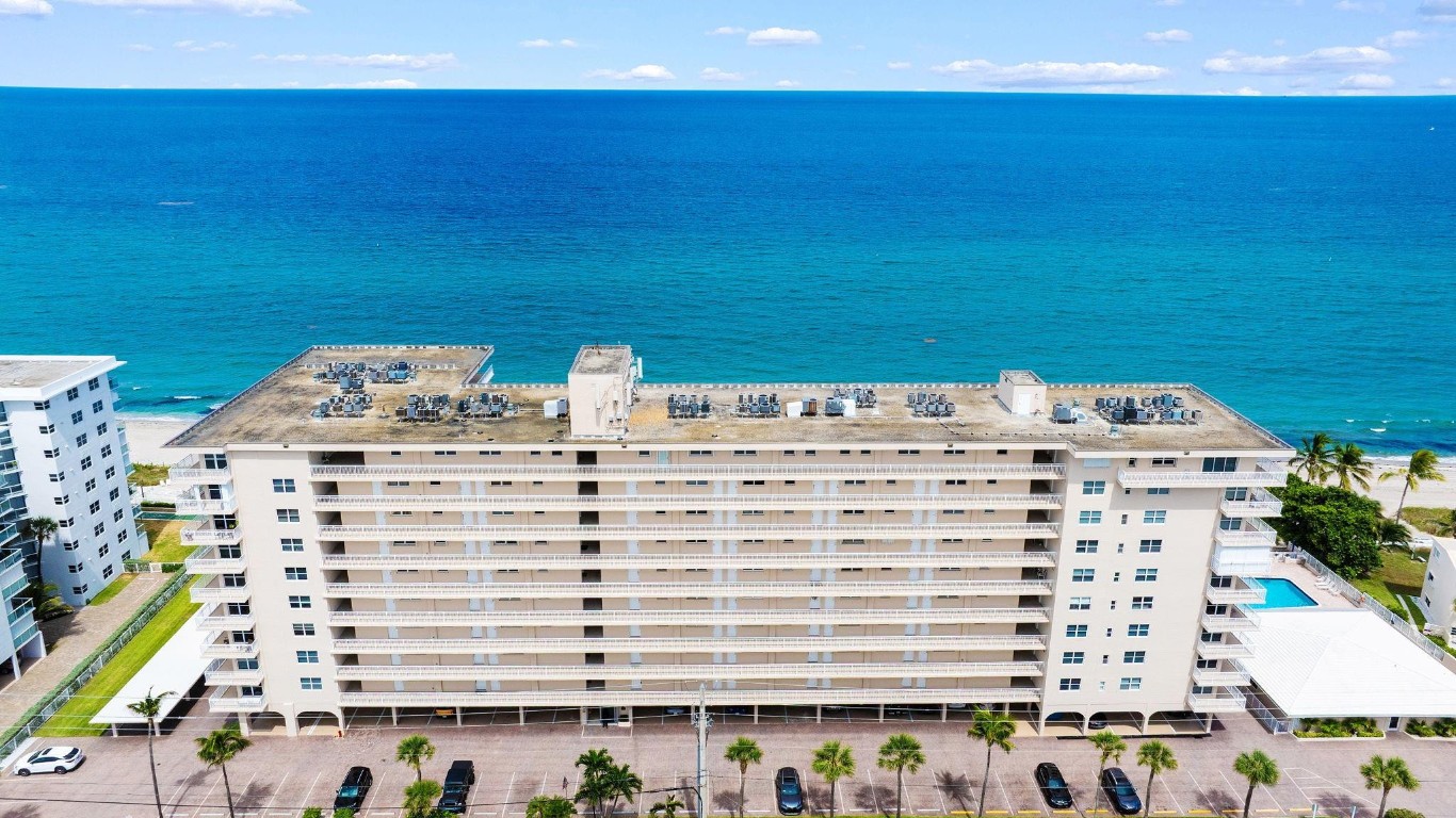 1051 Hillsboro Mile 308E