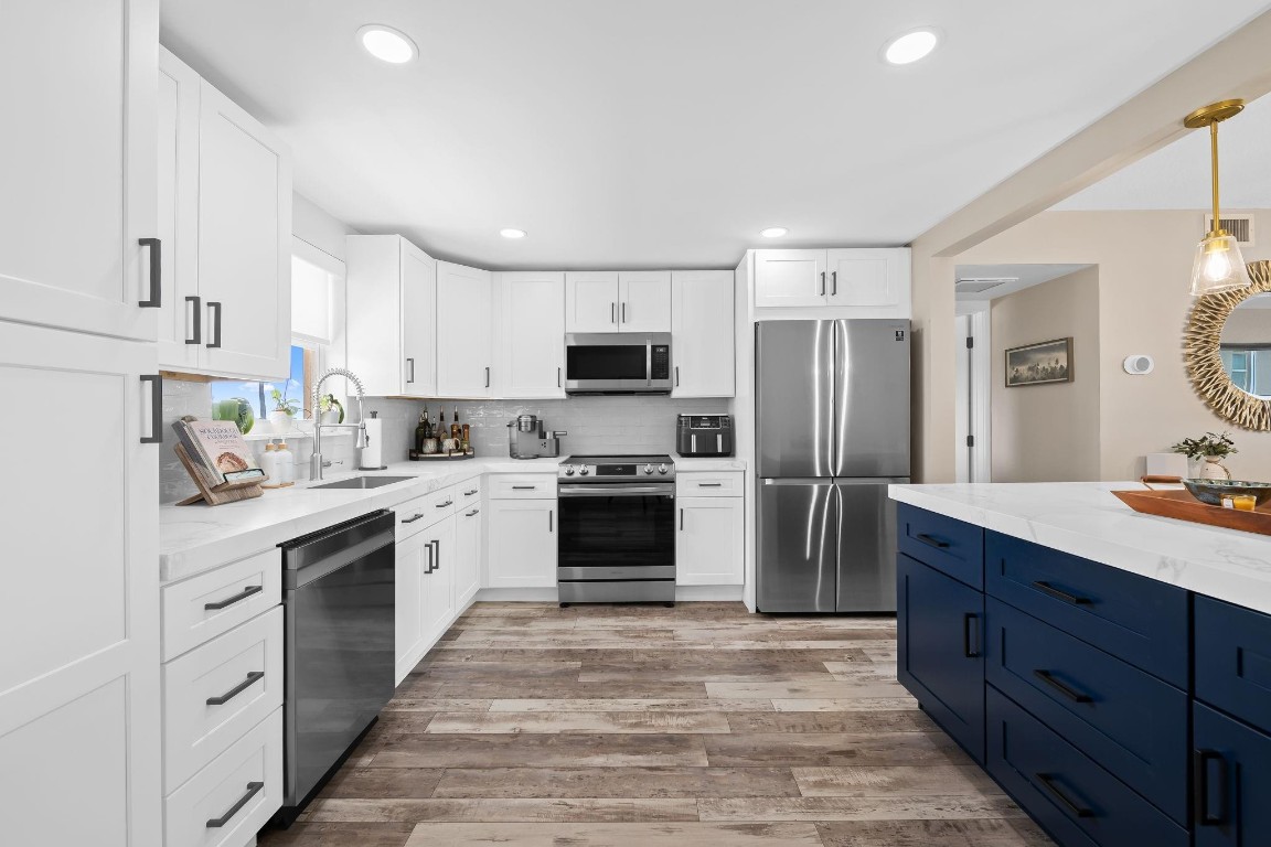 1051 Hillsboro Mile 308E