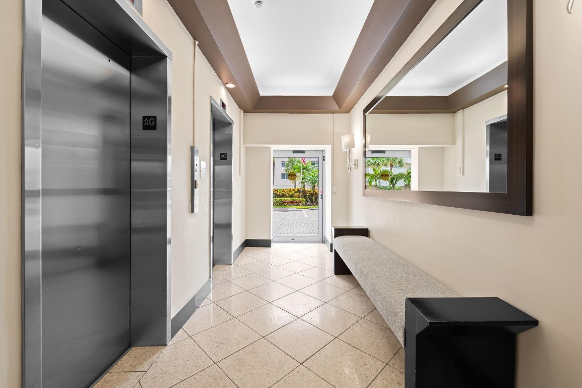 1051 Hillsboro Mile 308E