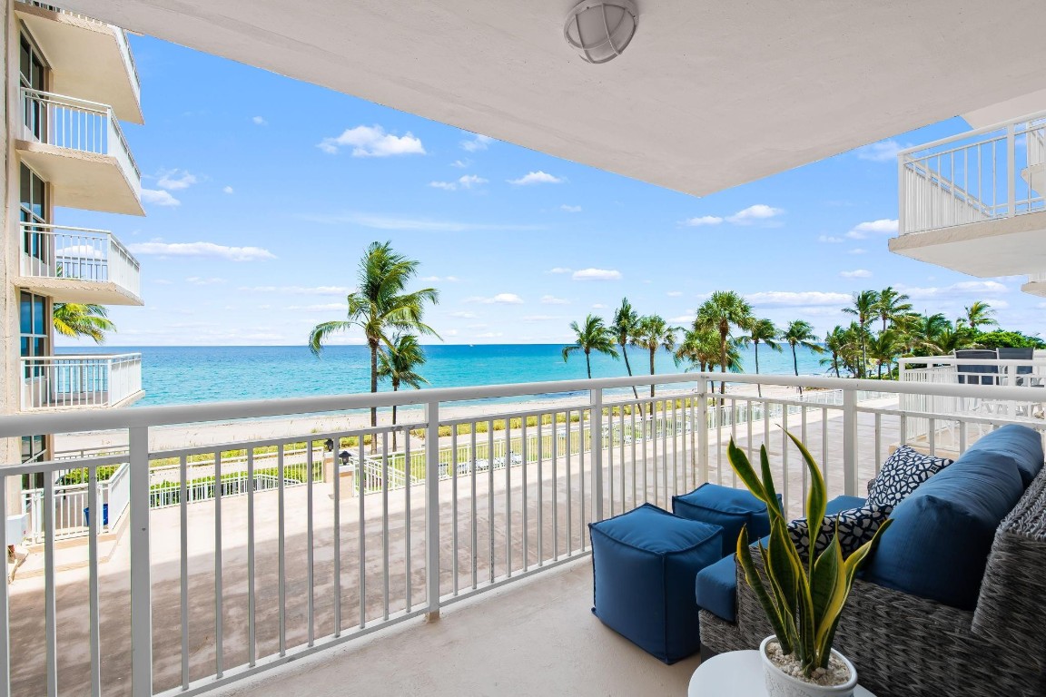 1051 Hillsboro Mile 308E