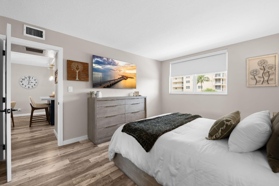 1051 Hillsboro Mile 308E