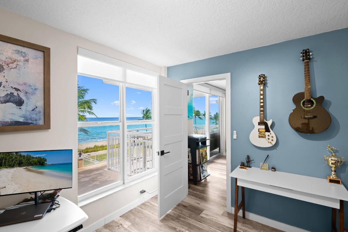 1051 Hillsboro Mile 308E