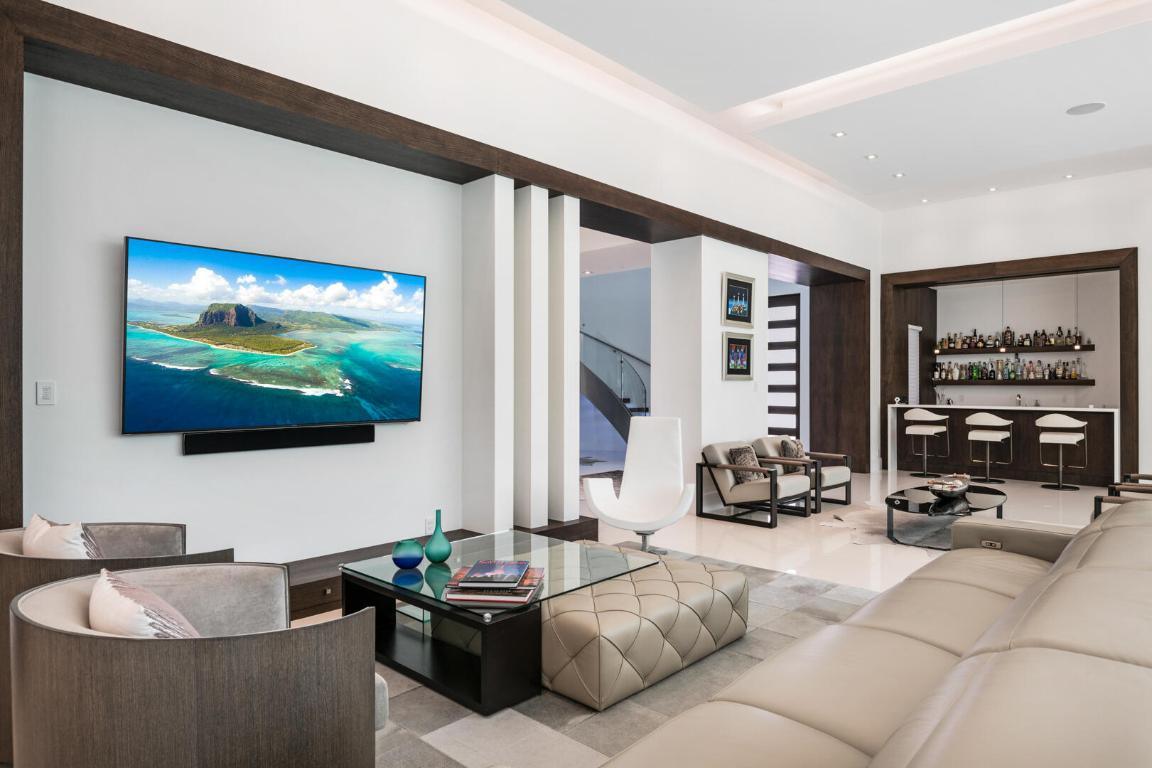 17106 Avenue Le Rivage