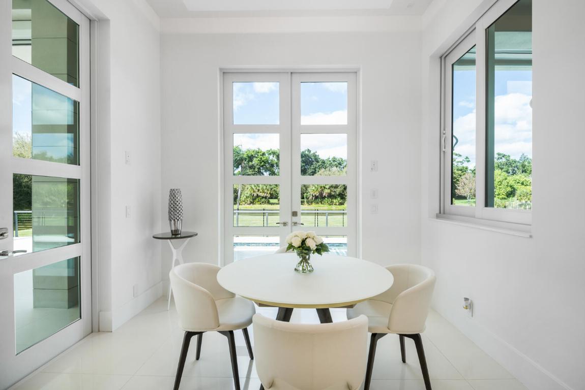 17106 Avenue Le Rivage