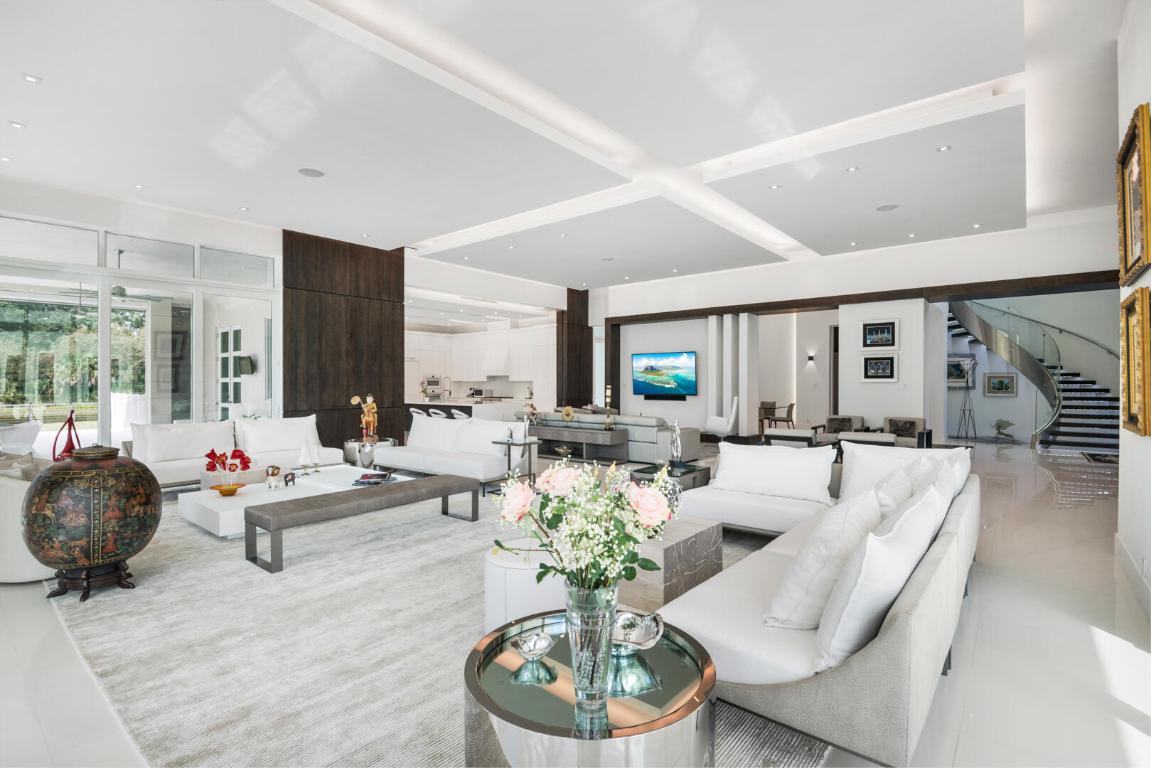 17106 Avenue Le Rivage