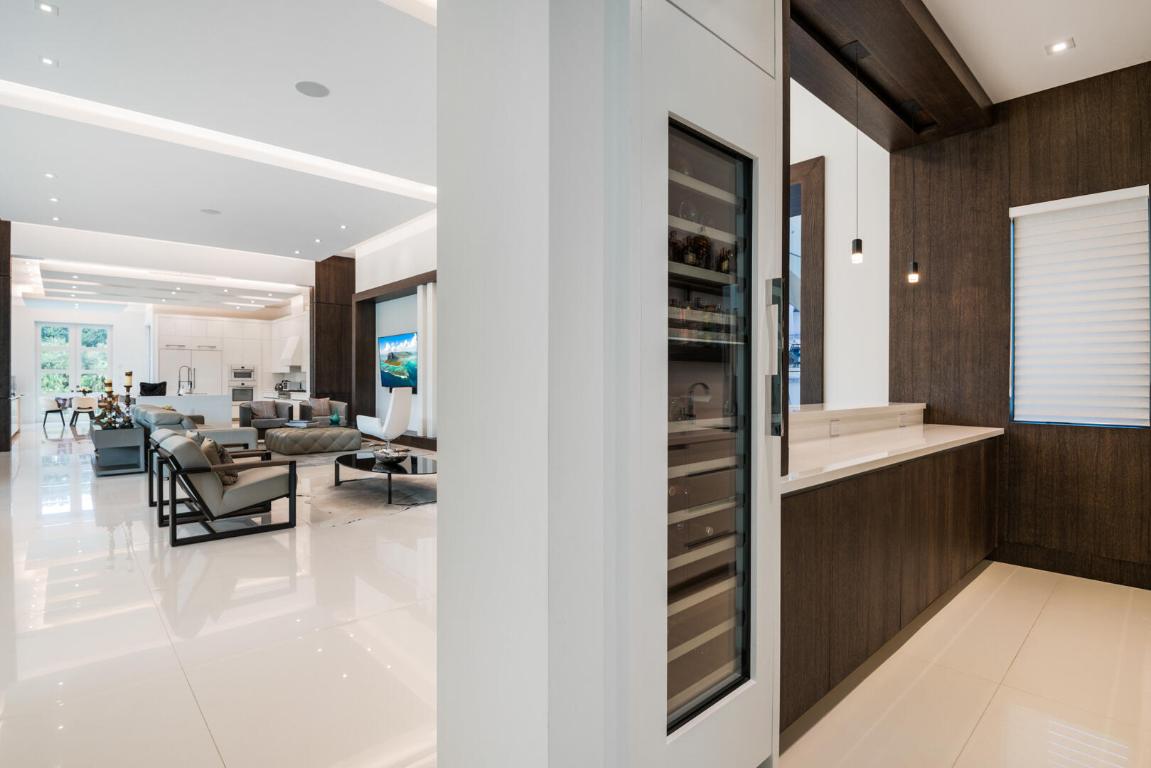 17106 Avenue Le Rivage