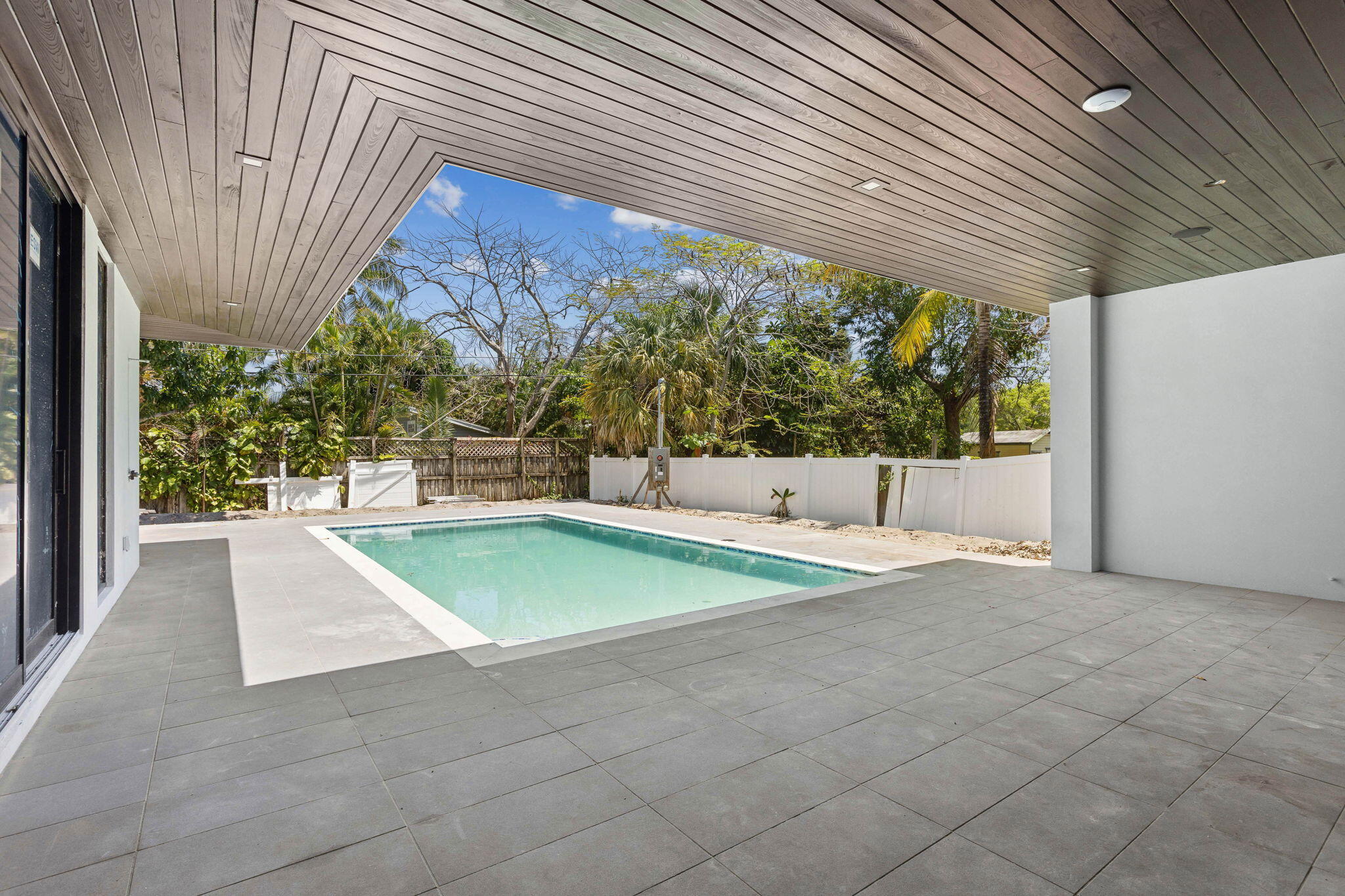 251 NE 14th Street