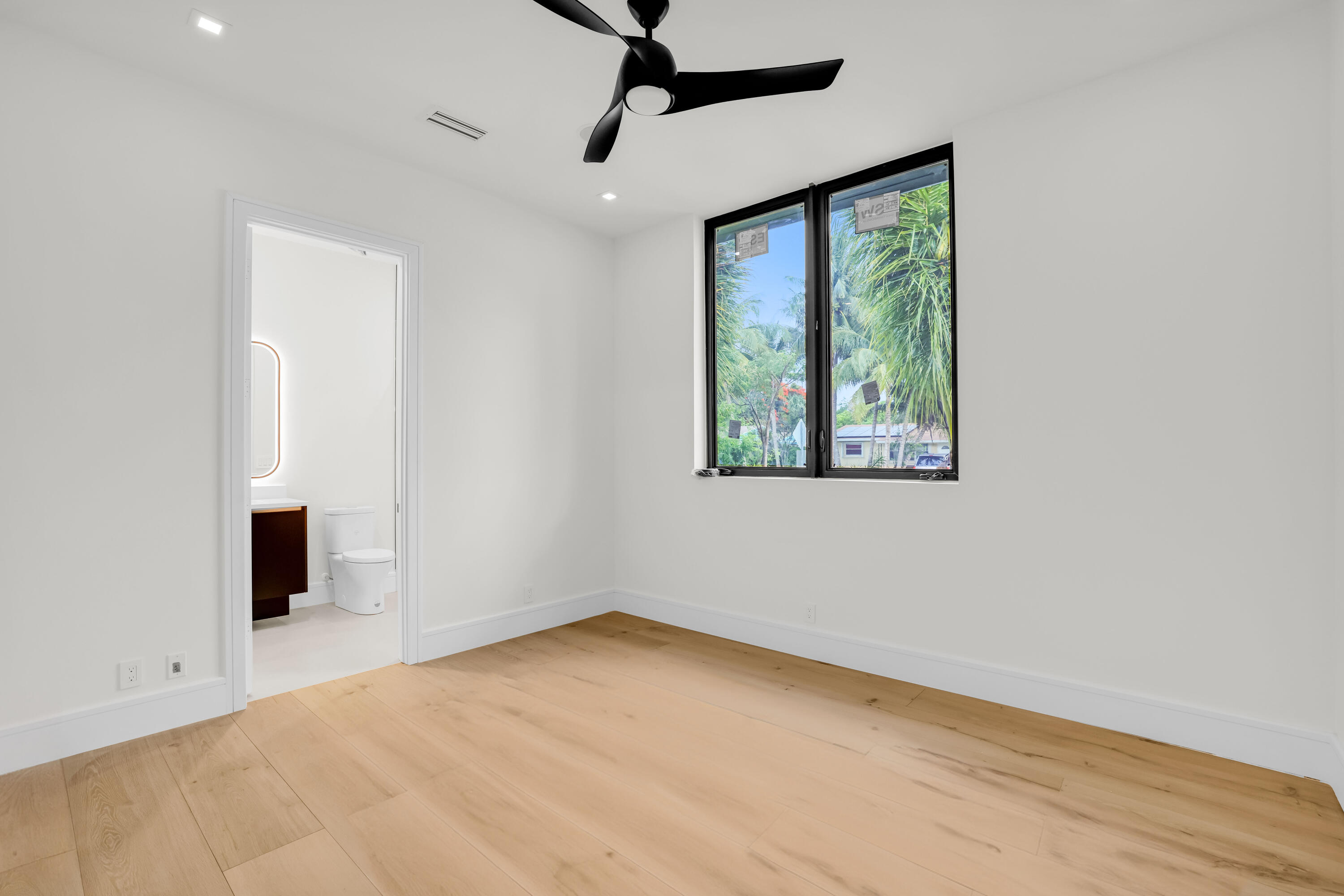 251 NE 14th Street