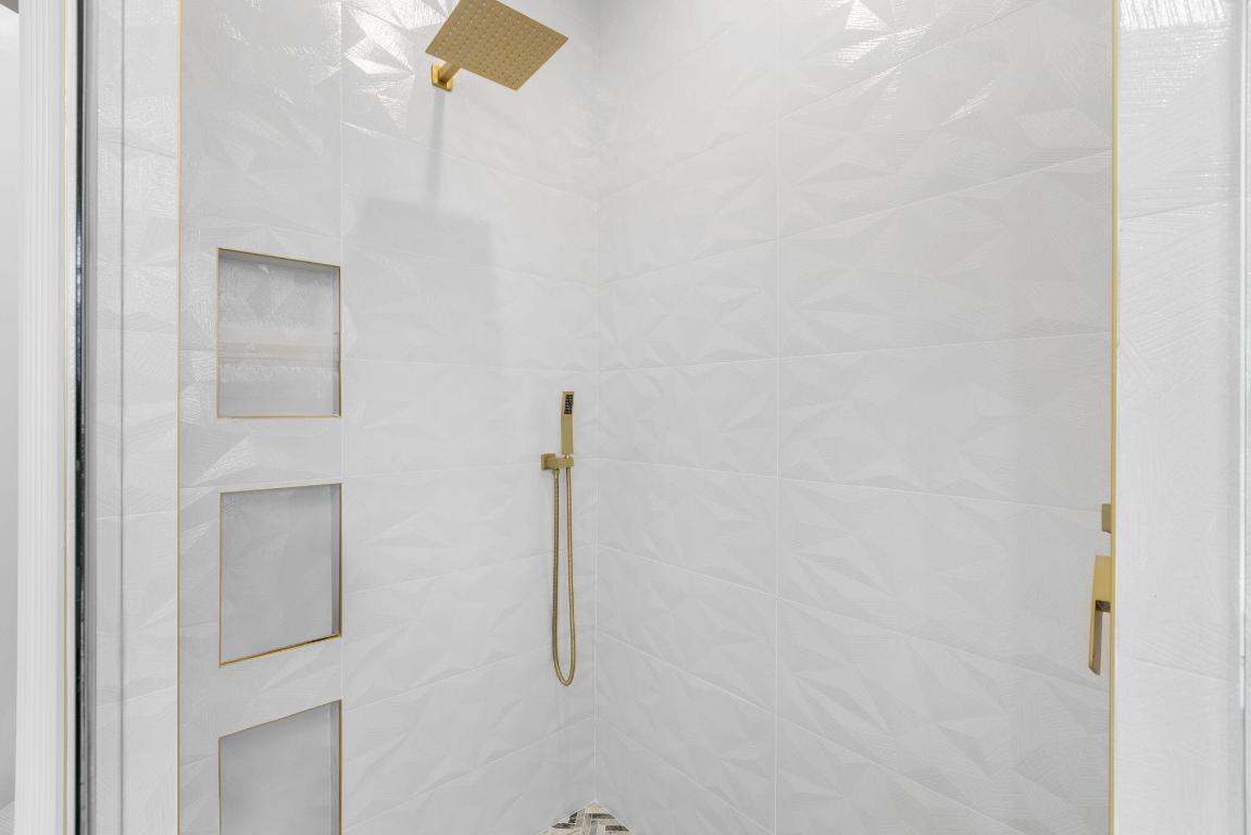 21159 Falls Ridge Way