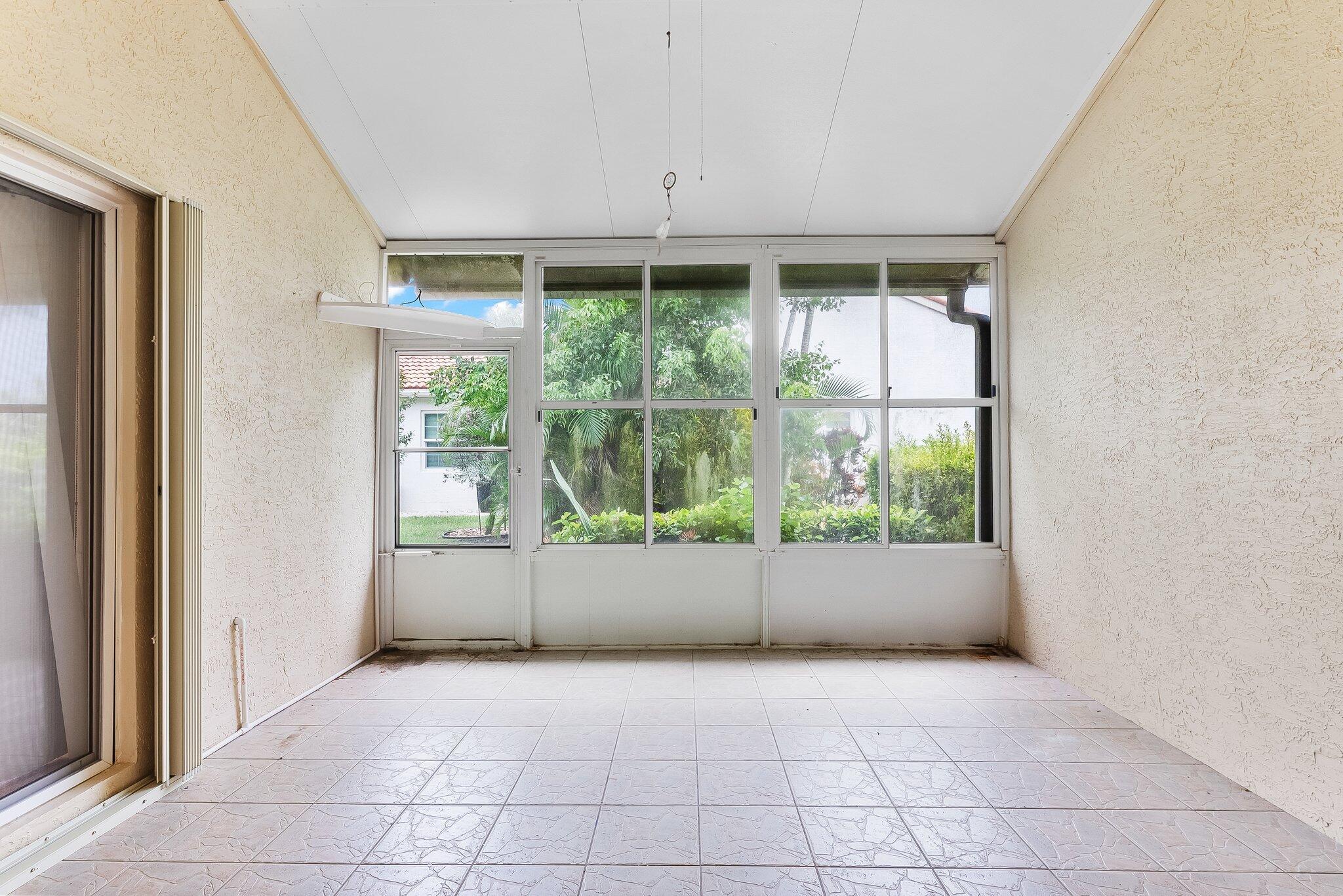 6128 Floral Lakes Drive