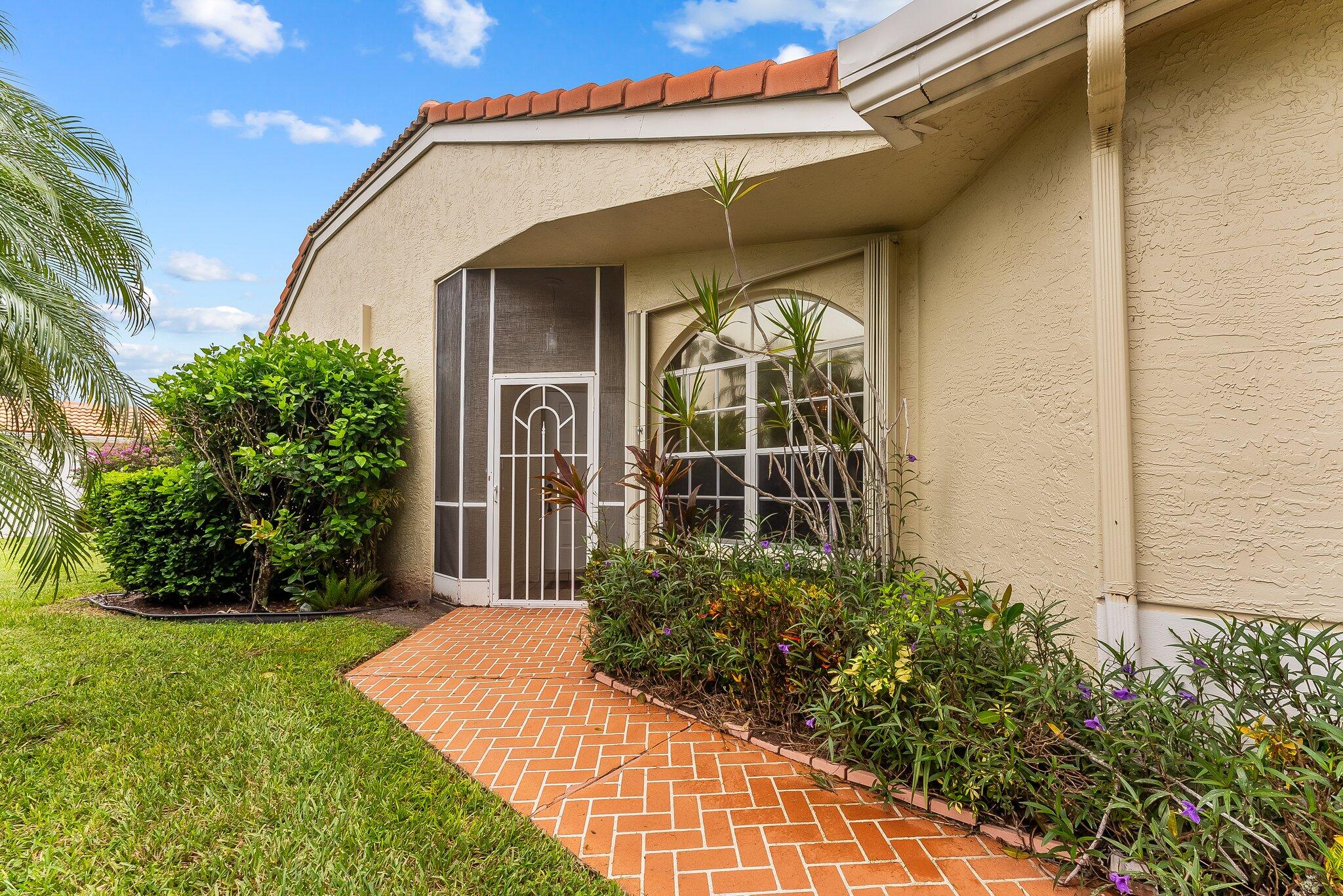 6128 Floral Lakes Drive