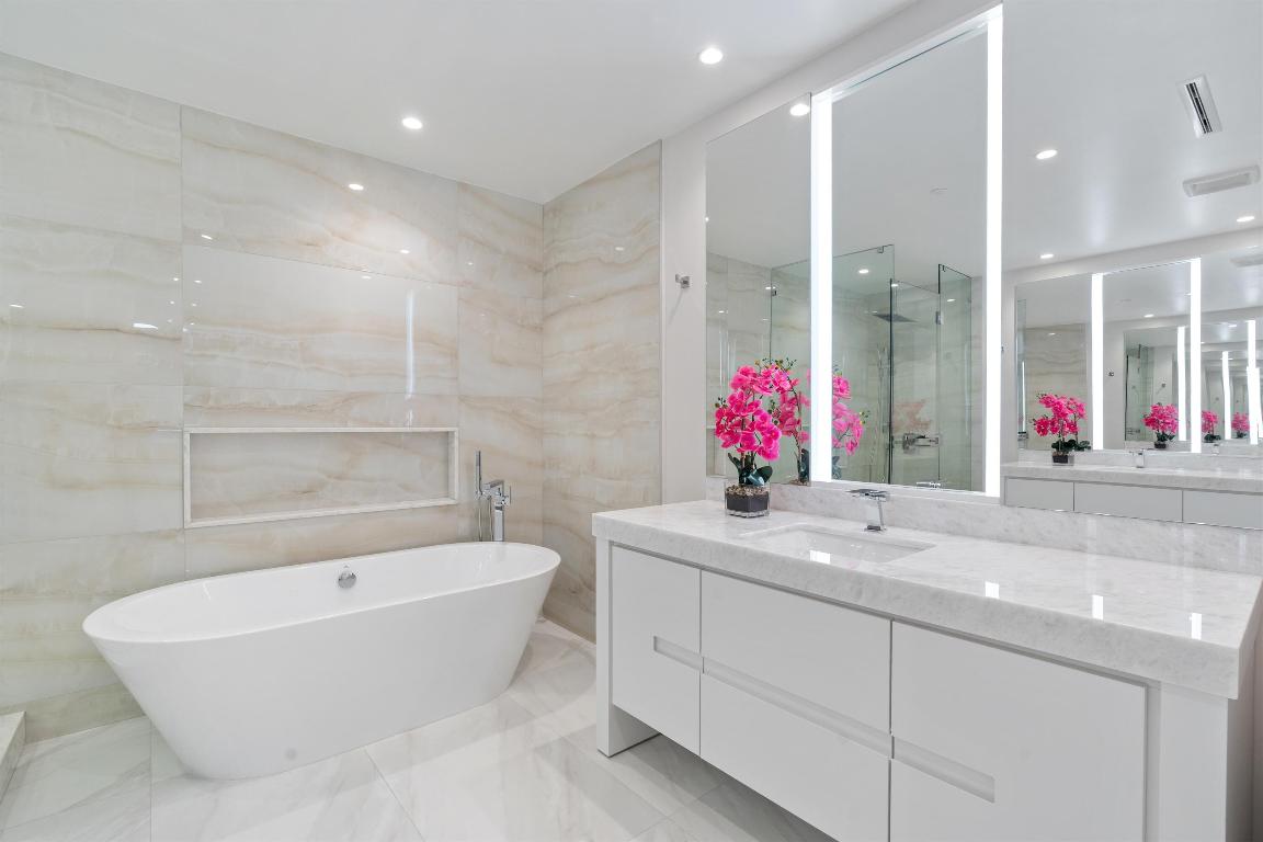 220 SE Mizner Boulevard 209