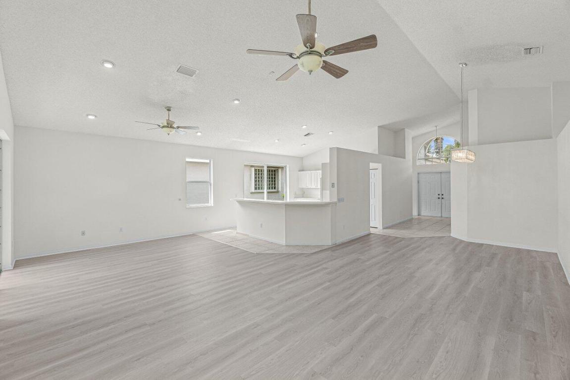 7728 Edinburough Lane