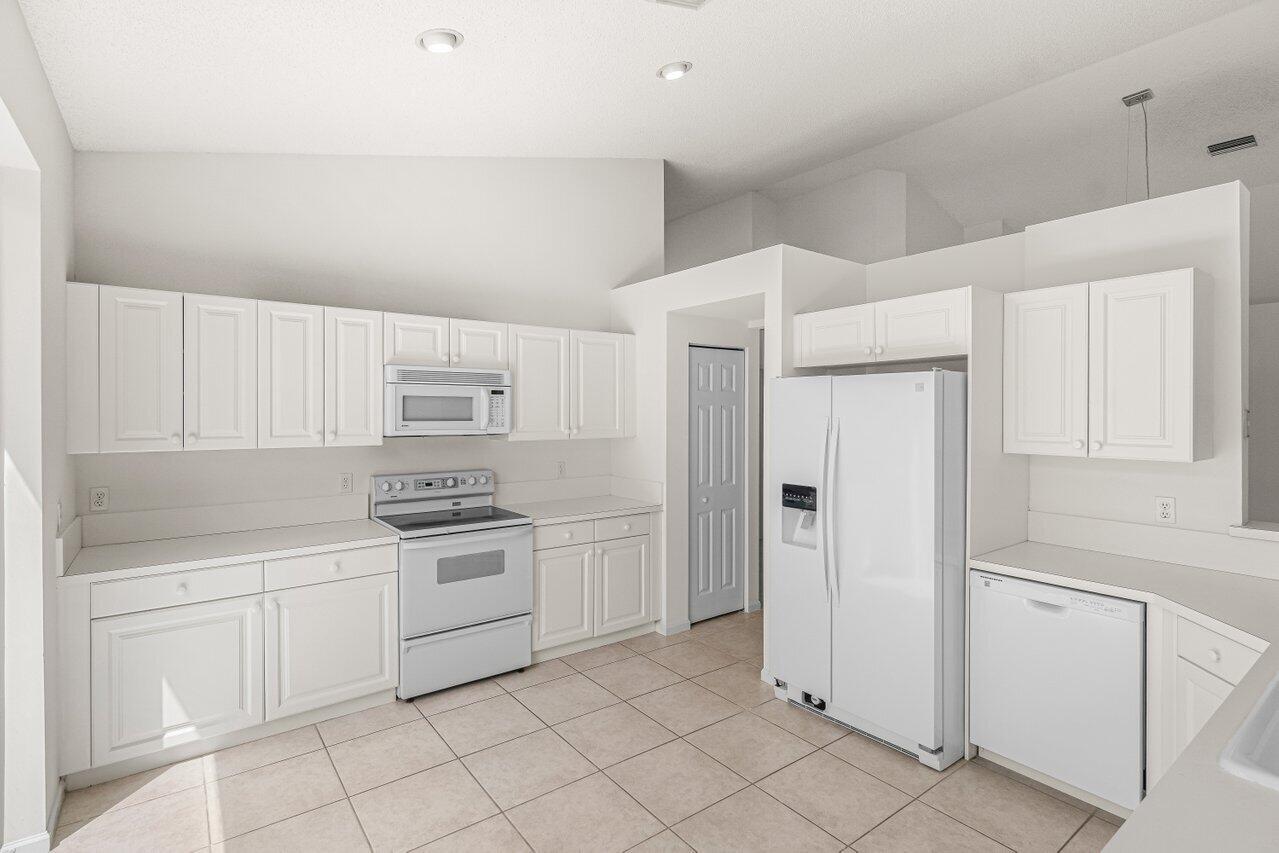 7728 Edinburough Lane