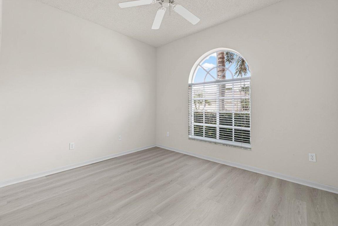 7728 Edinburough Lane