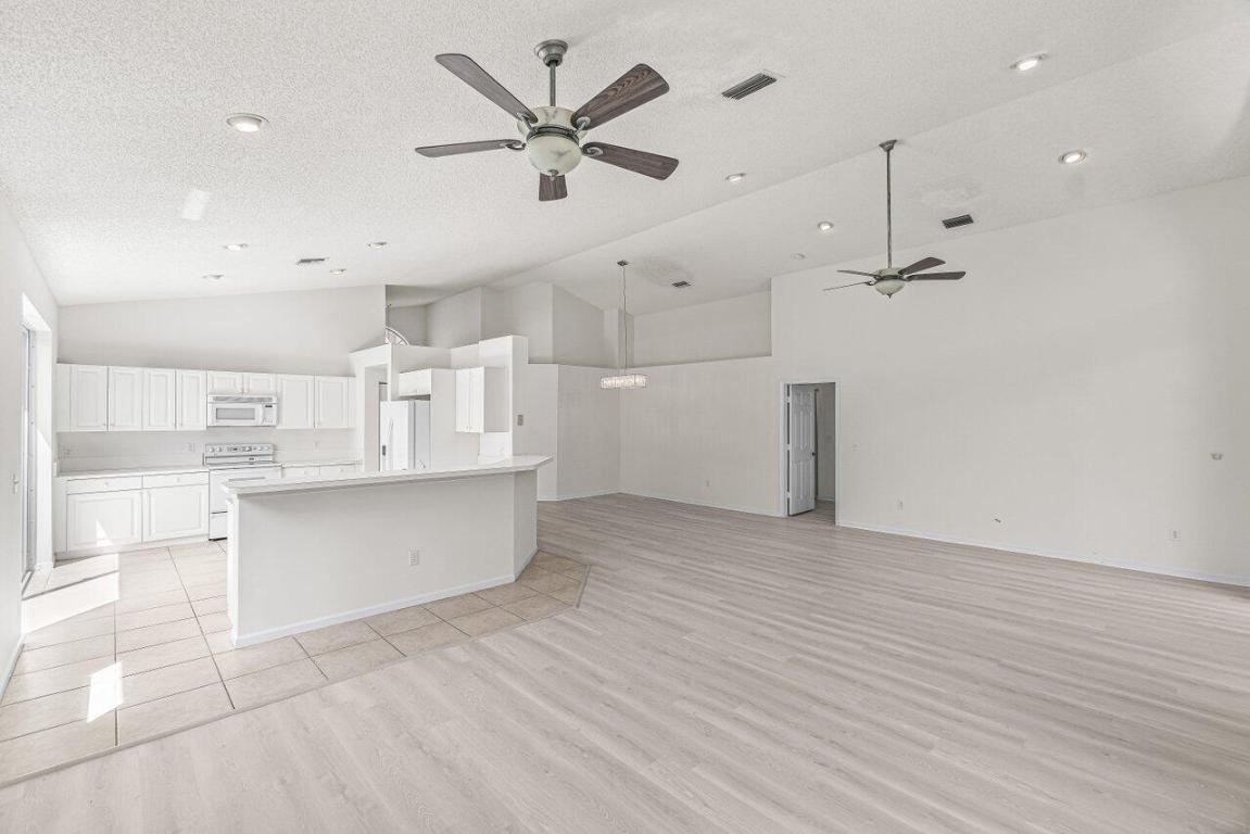 7728 Edinburough Lane