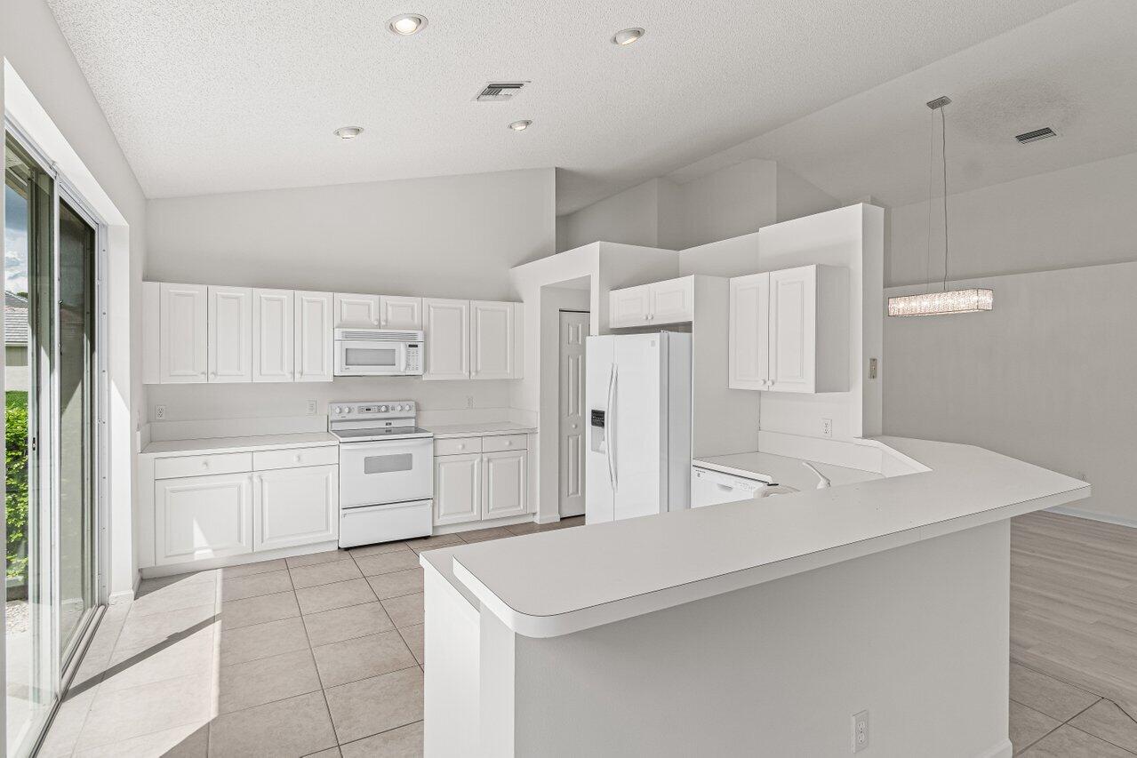 7728 Edinburough Lane