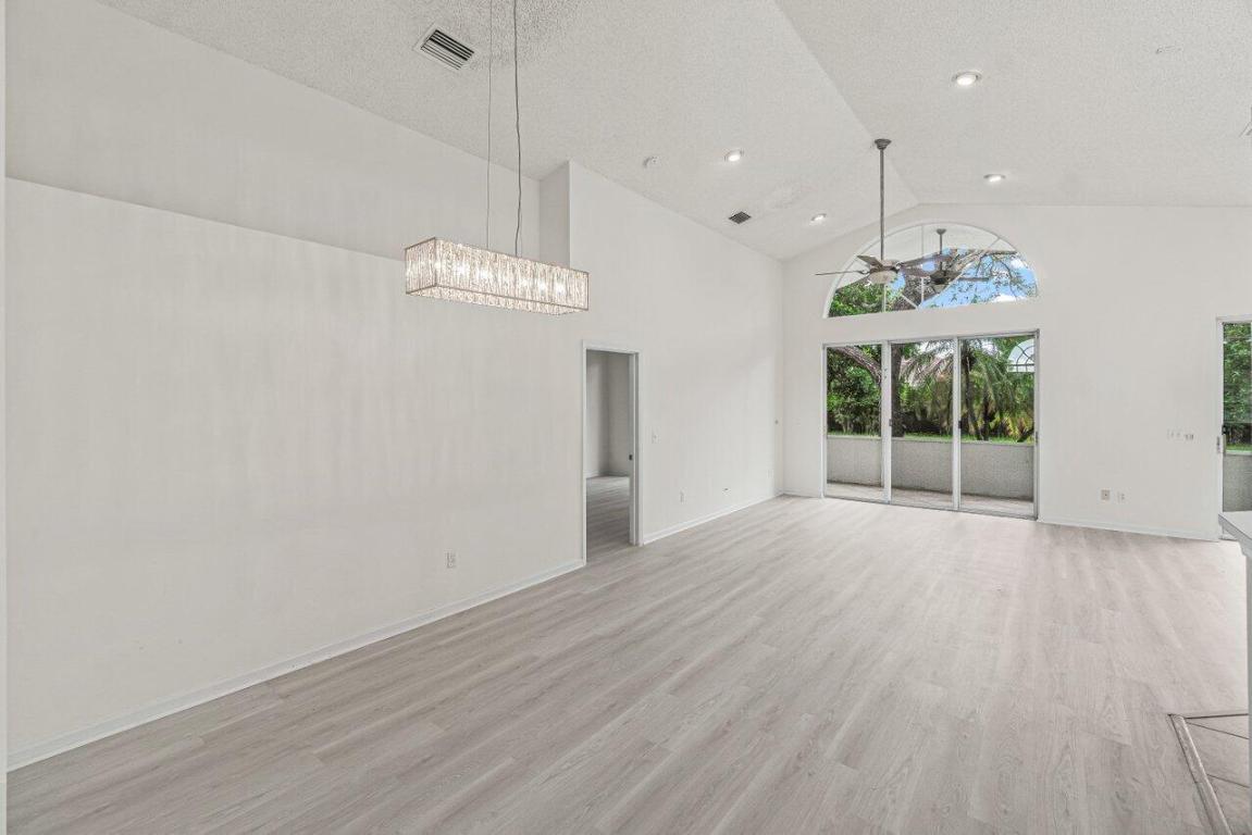 7728 Edinburough Lane