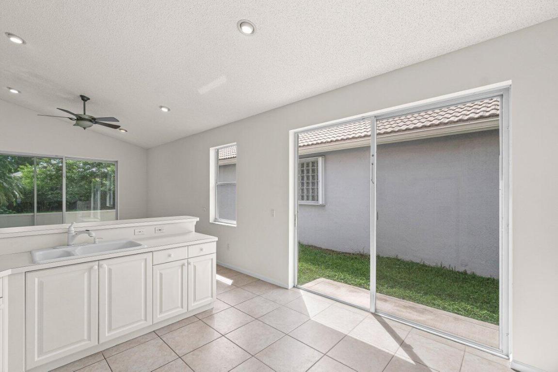 7728 Edinburough Lane