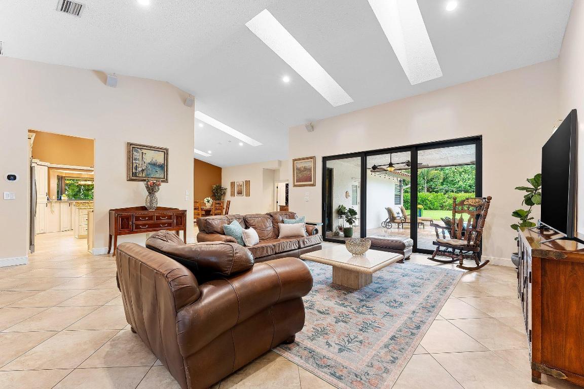 3951 NW 27th Terrace