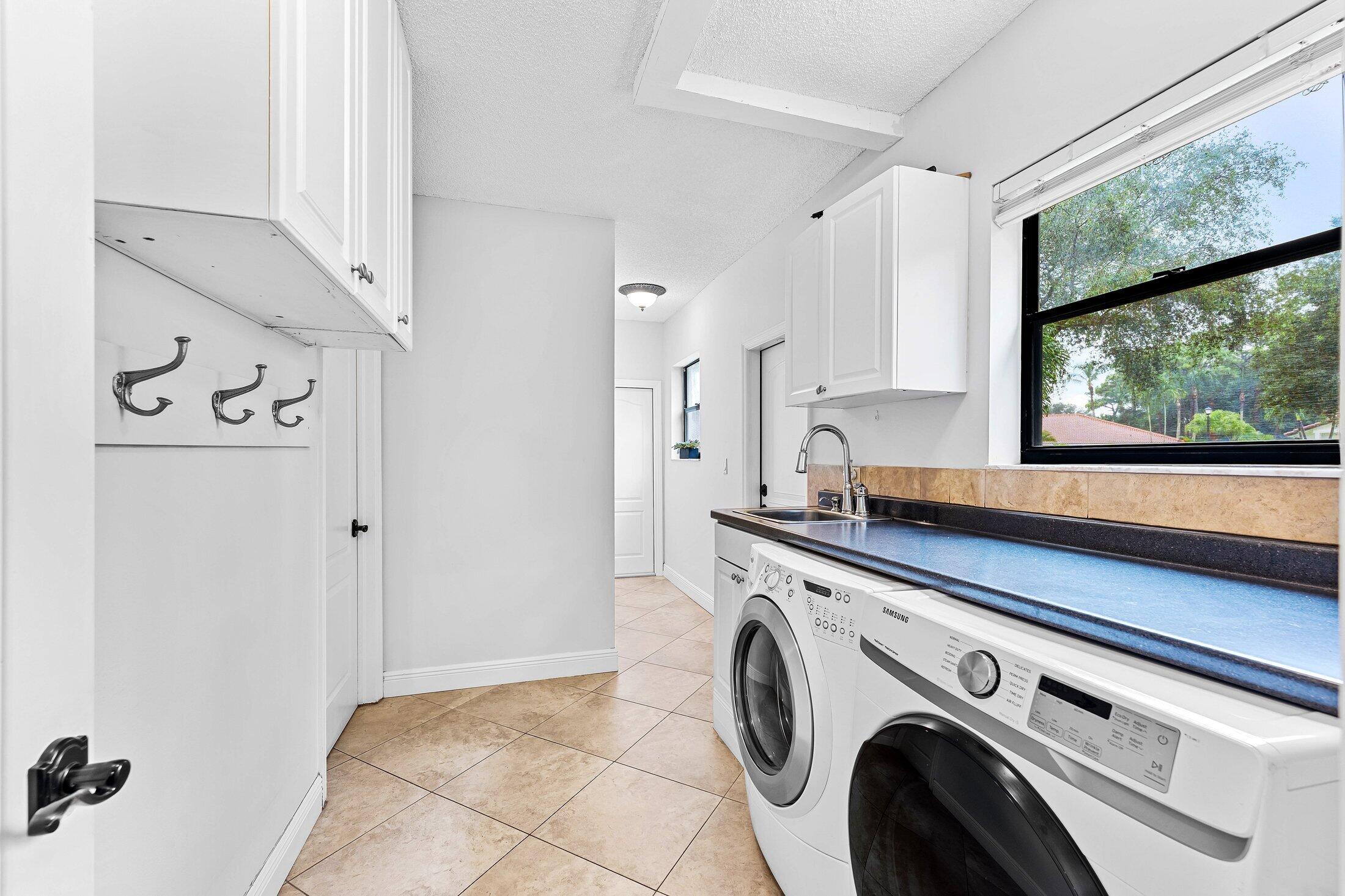 3951 NW 27th Terrace