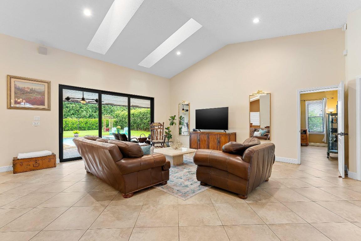 3951 NW 27th Terrace