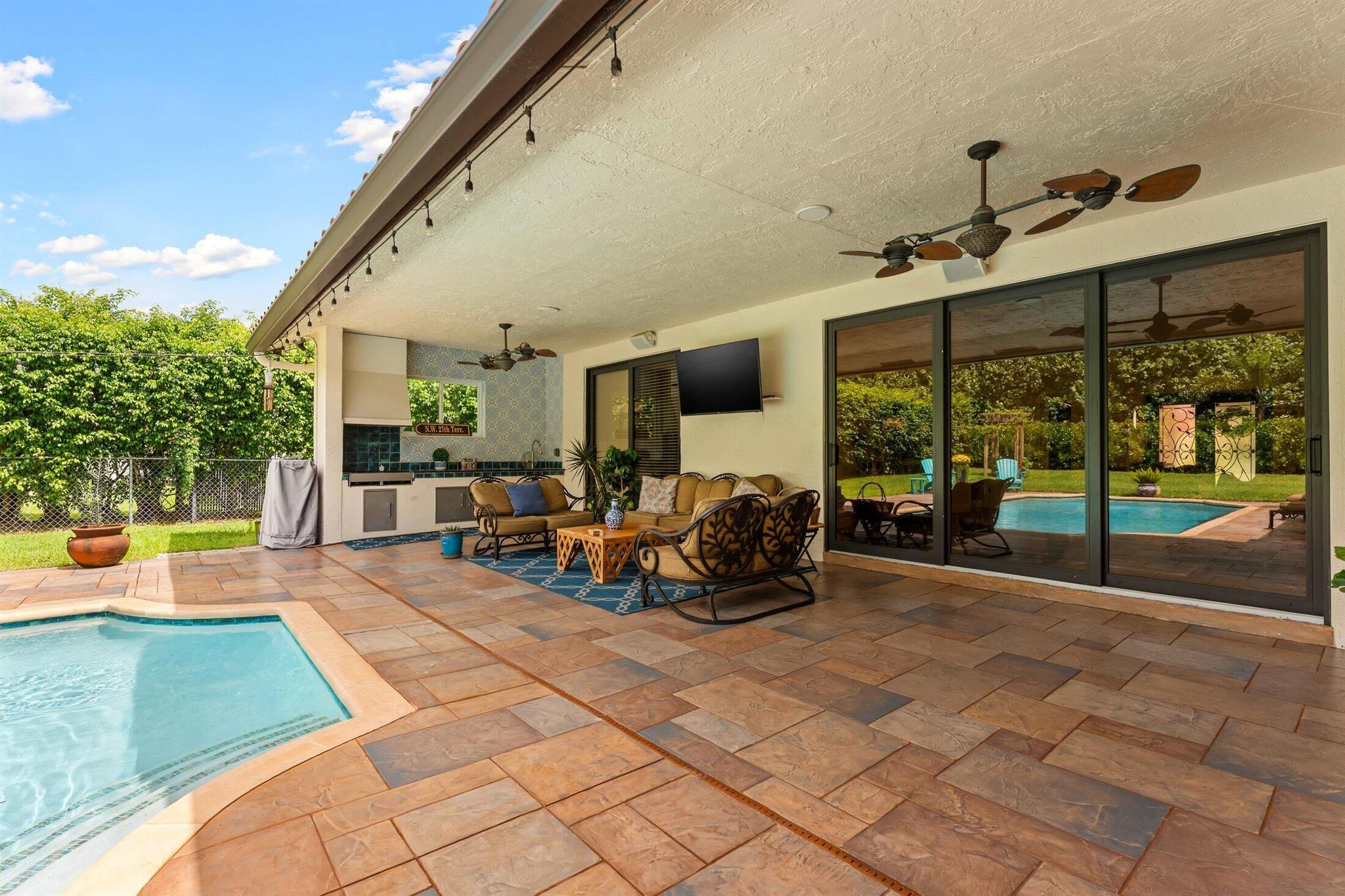 3951 NW 27th Terrace