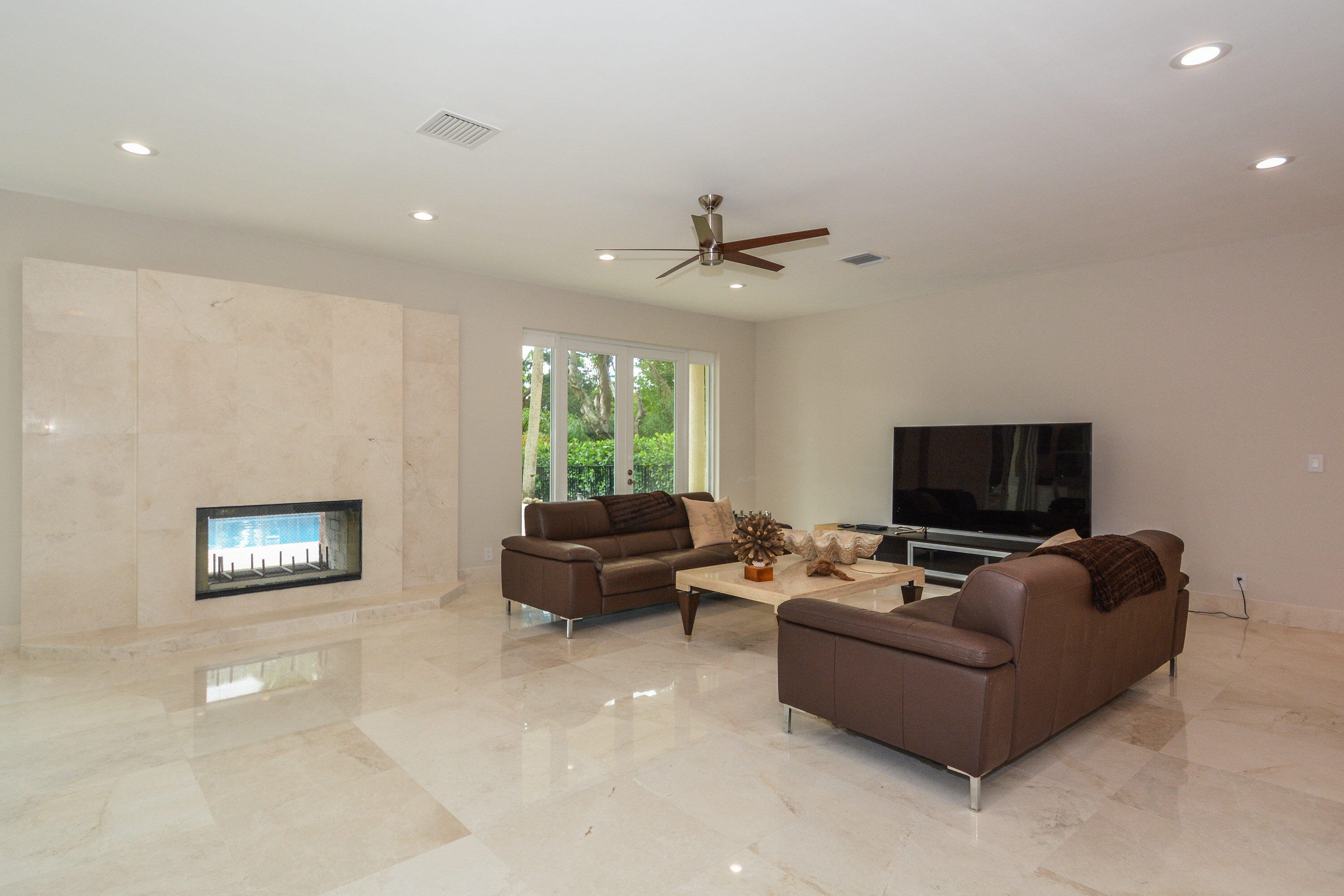 934 SW 21st Way