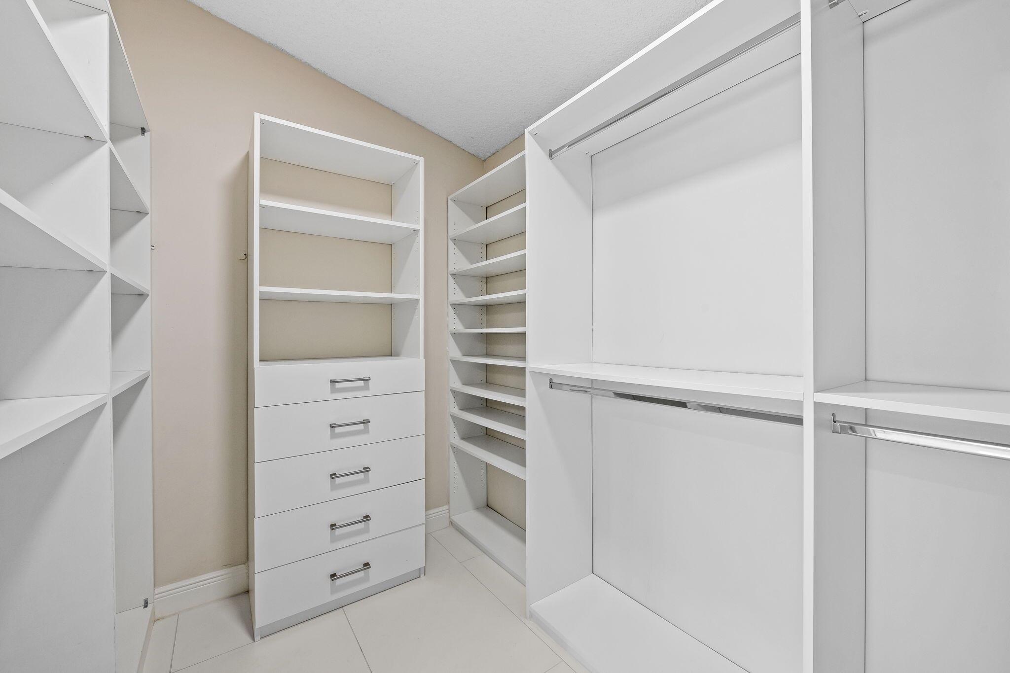 23162 L'Ermitage Circle