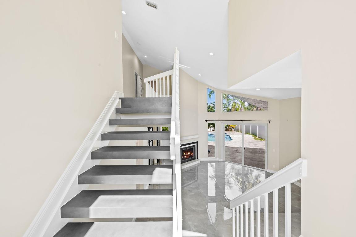 23162 L'Ermitage Circle