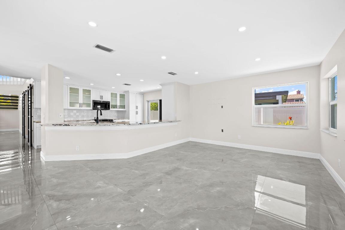 23162 L'Ermitage Circle