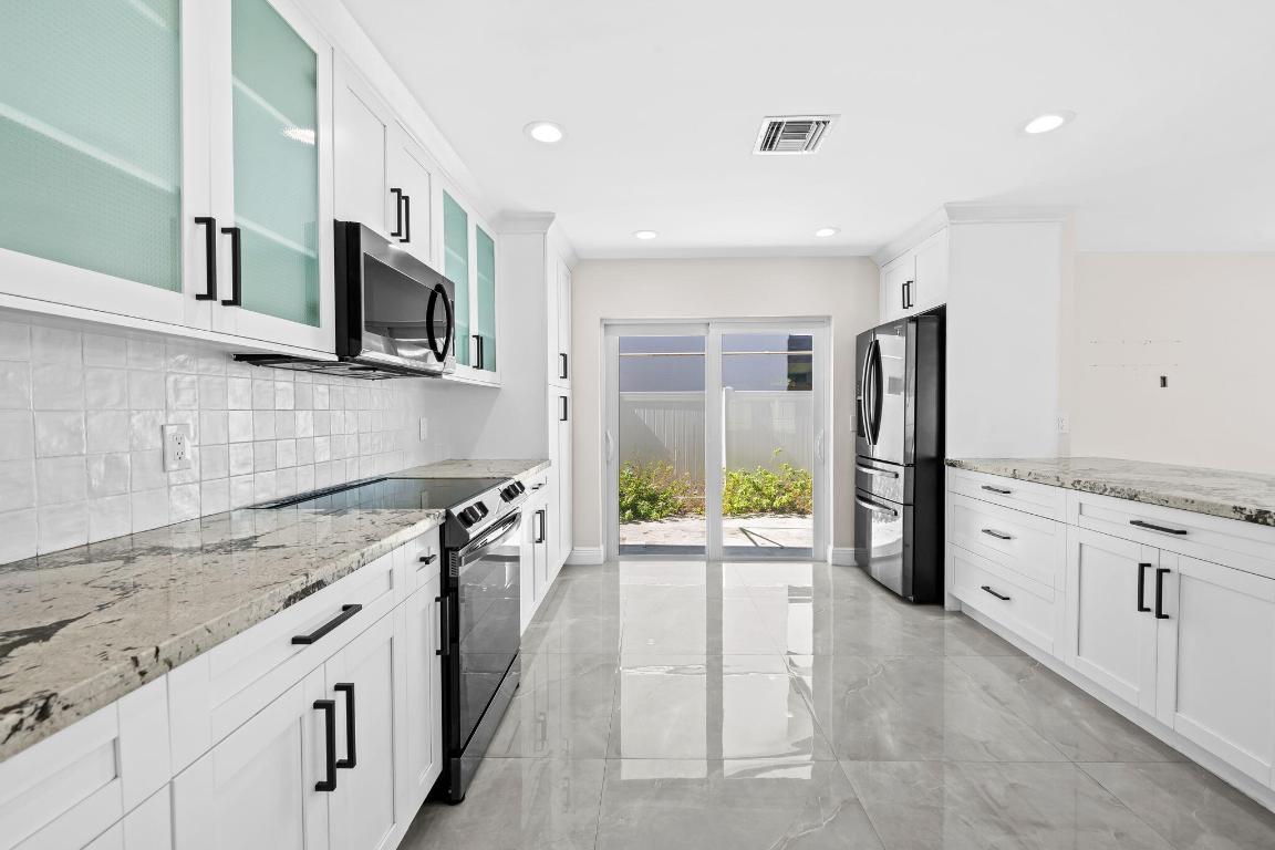 23162 L'Ermitage Circle