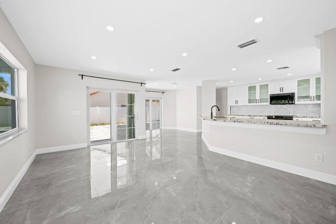 23162 L'Ermitage Circle