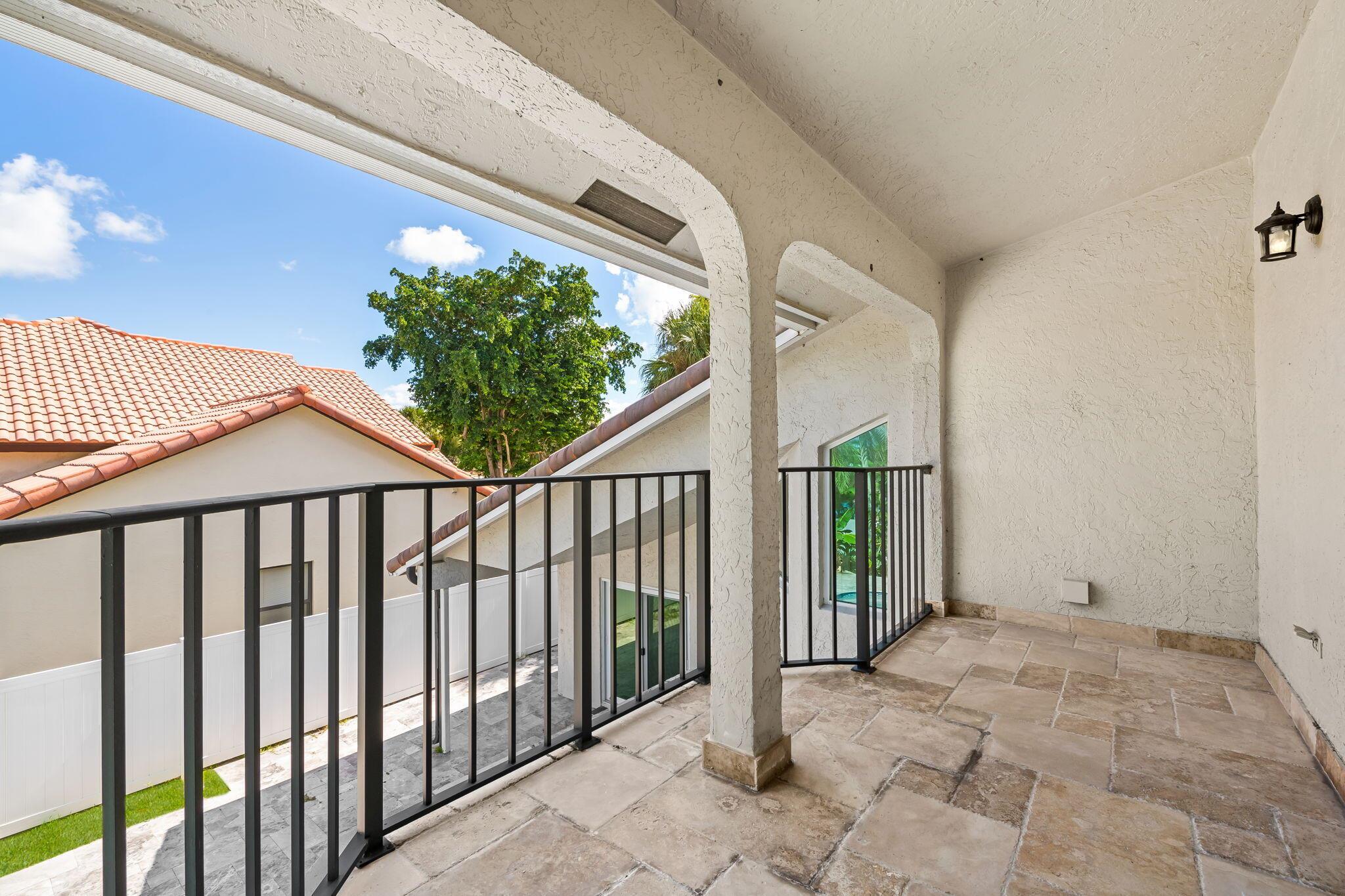 23162 L'Ermitage Circle