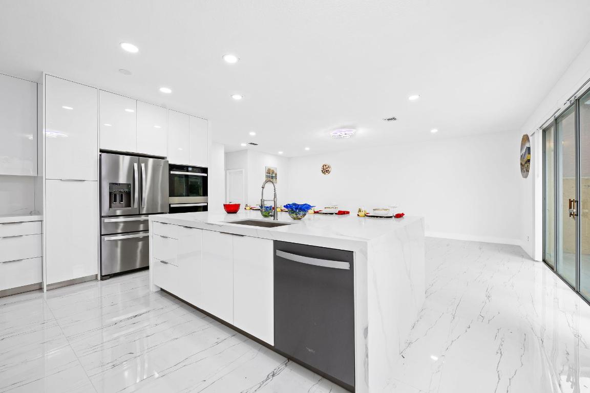 4713 NW 115th Avenue