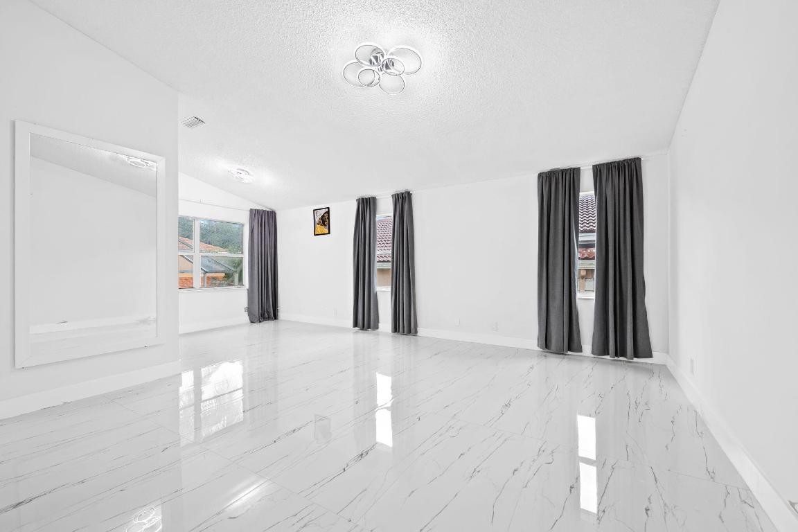 4713 NW 115th Avenue